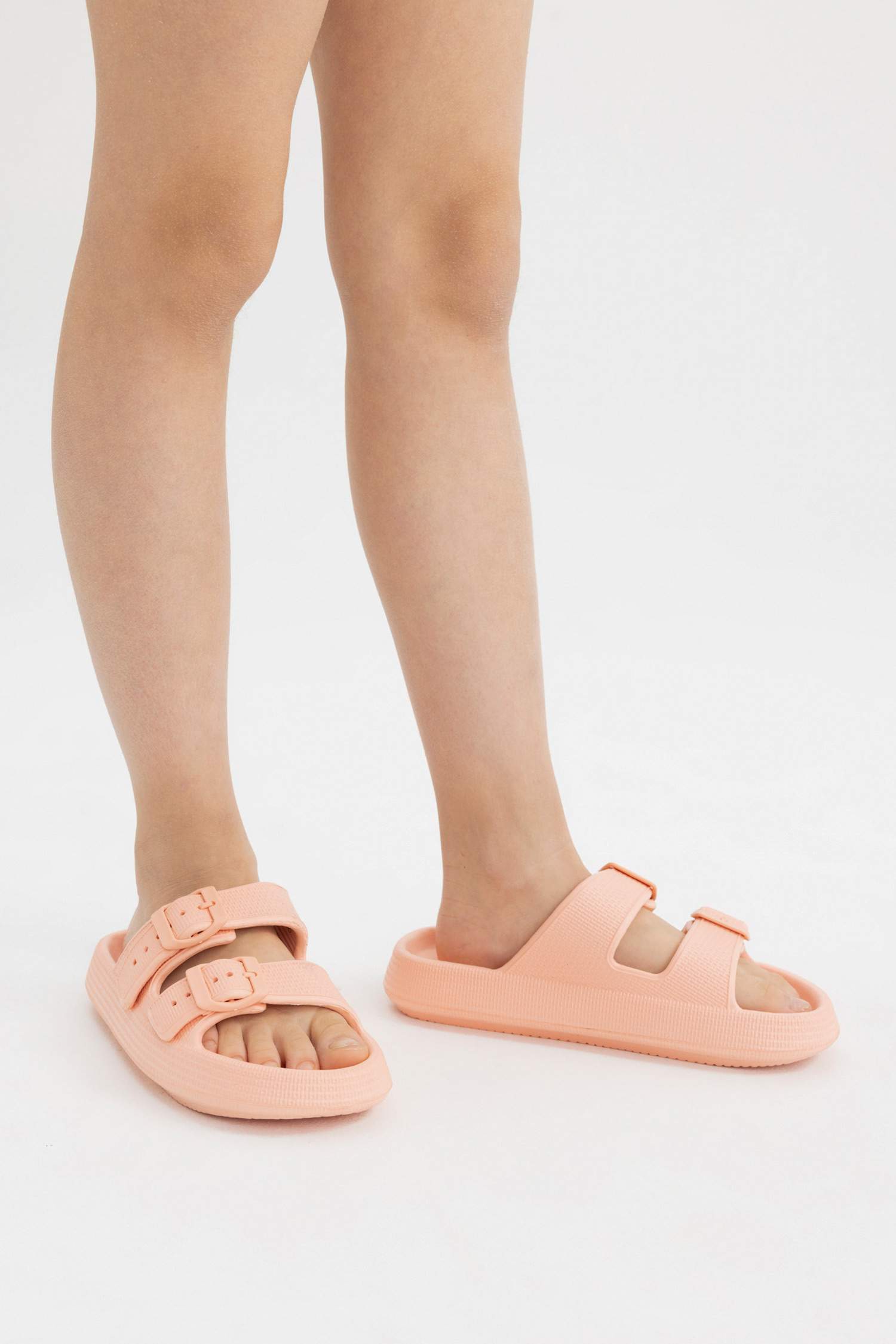 شبشب بناتي إيفا بكعب عالي بشريط مفرد