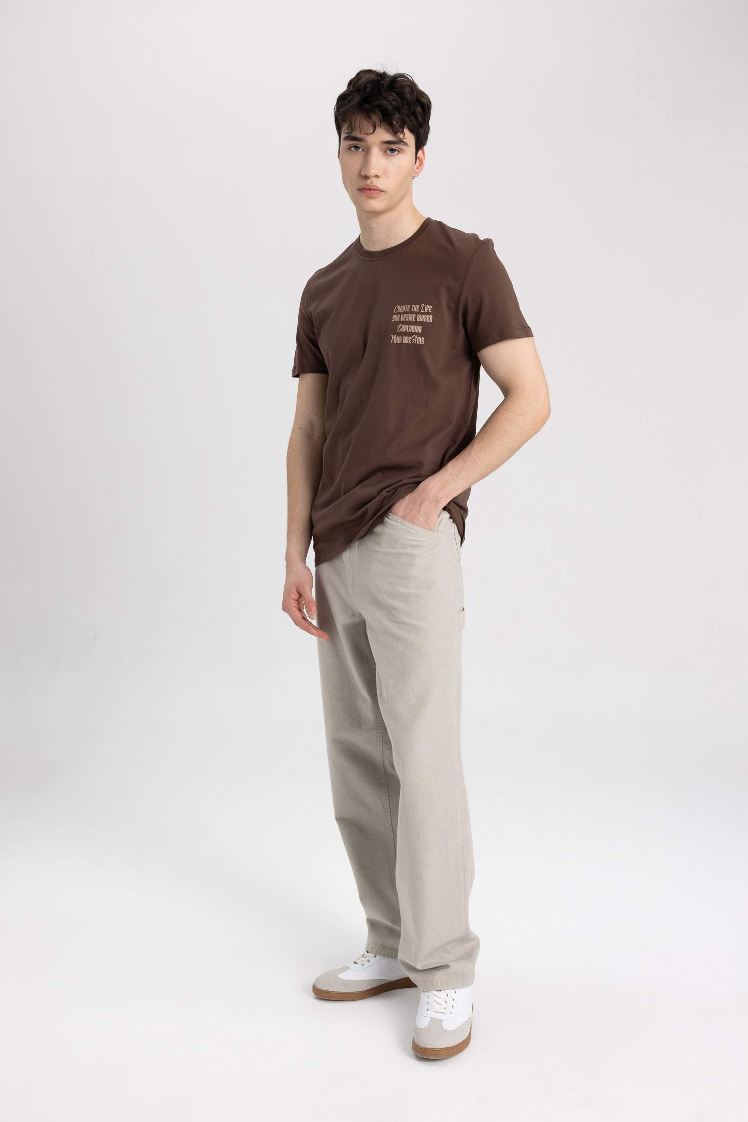 تيشيرت نص ردن سليم فيت بياخة مستديرة