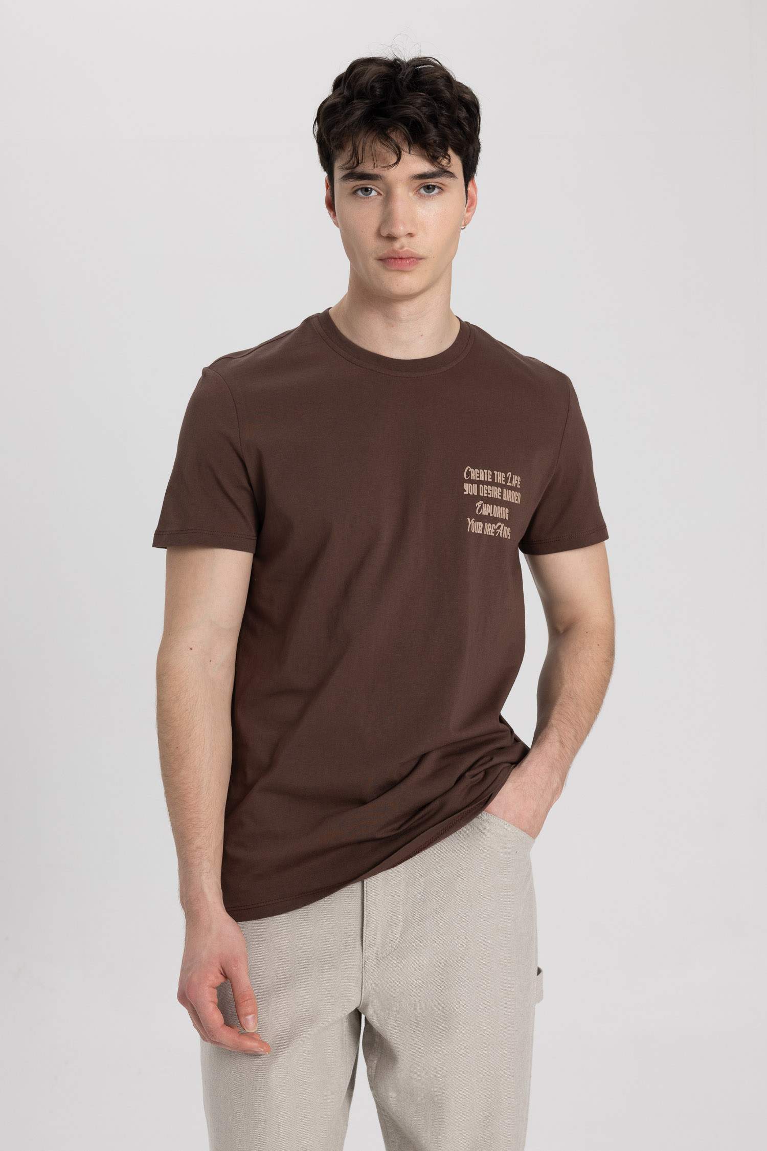 تيشيرت نص ردن سليم فيت بياخة مستديرة