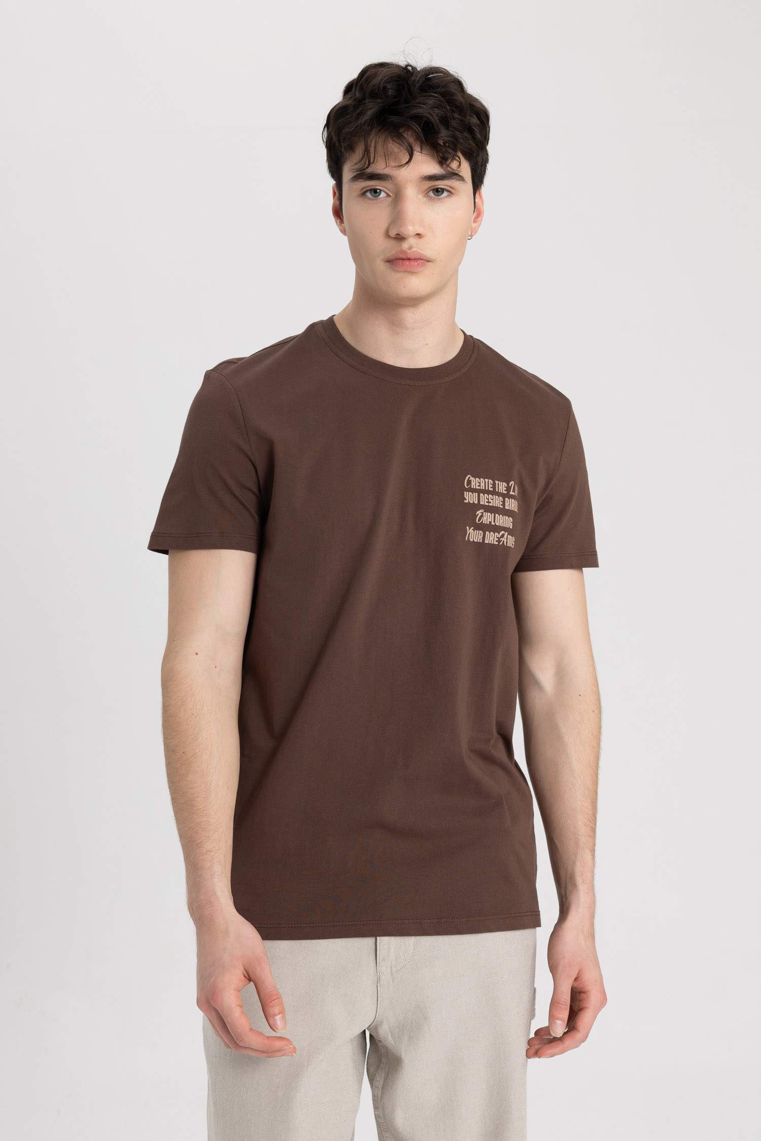 تيشيرت نص ردن سليم فيت بياخة مستديرة