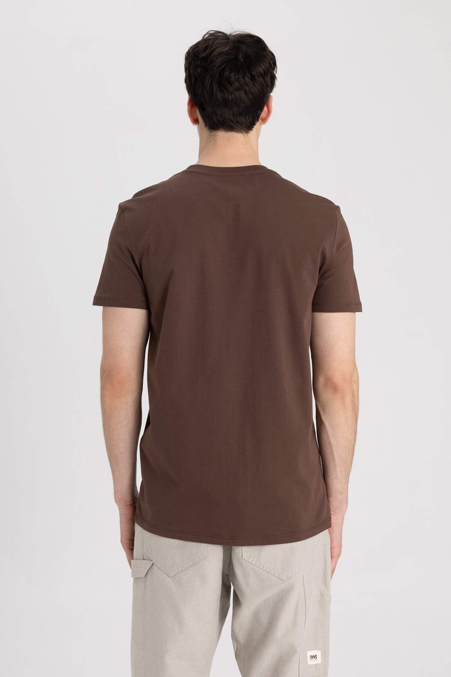 تيشيرت نص ردن سليم فيت بياخة مستديرة