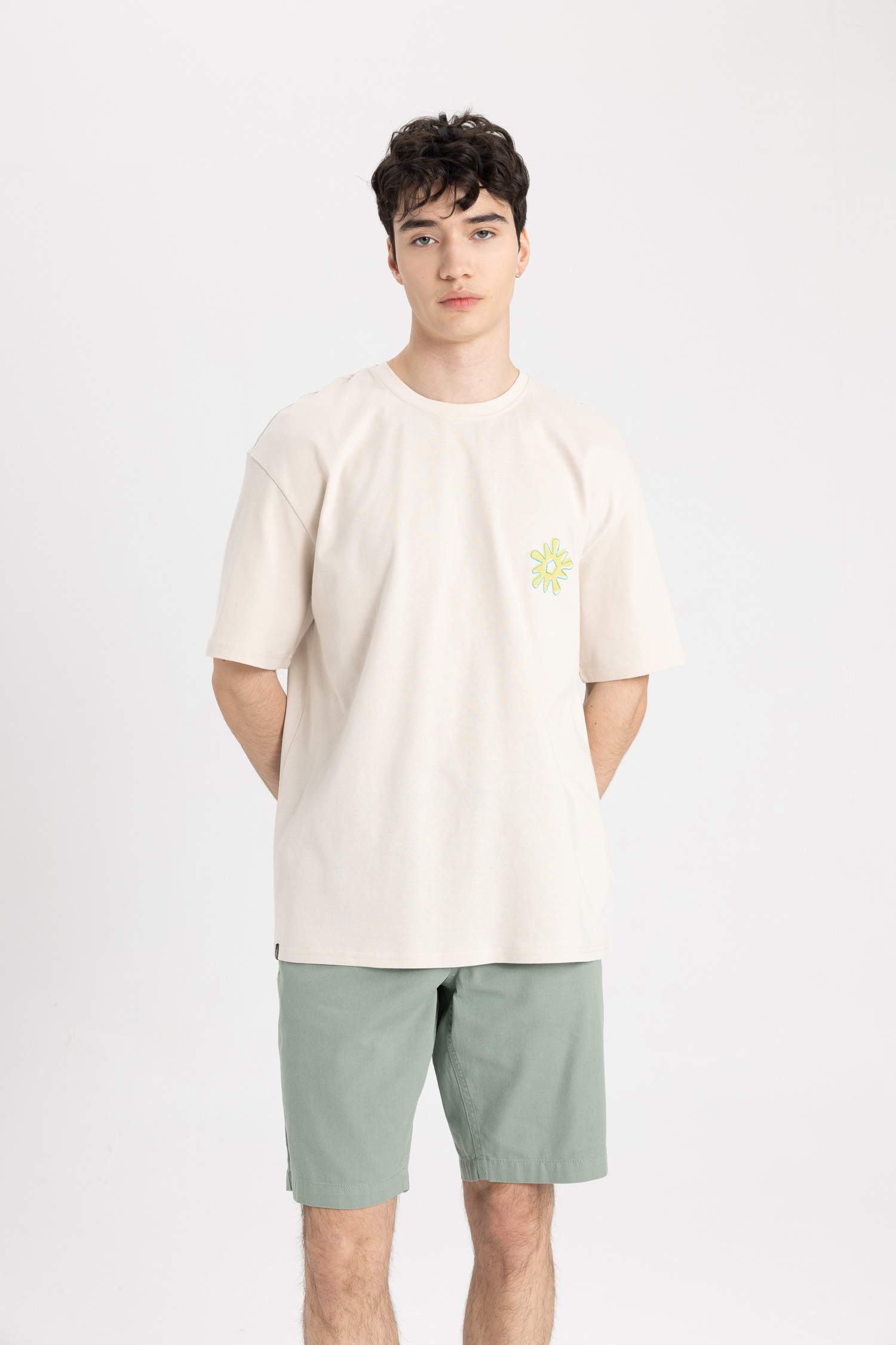 تيشيرت نص ردن اوفر سايز بطبعة من الخلف