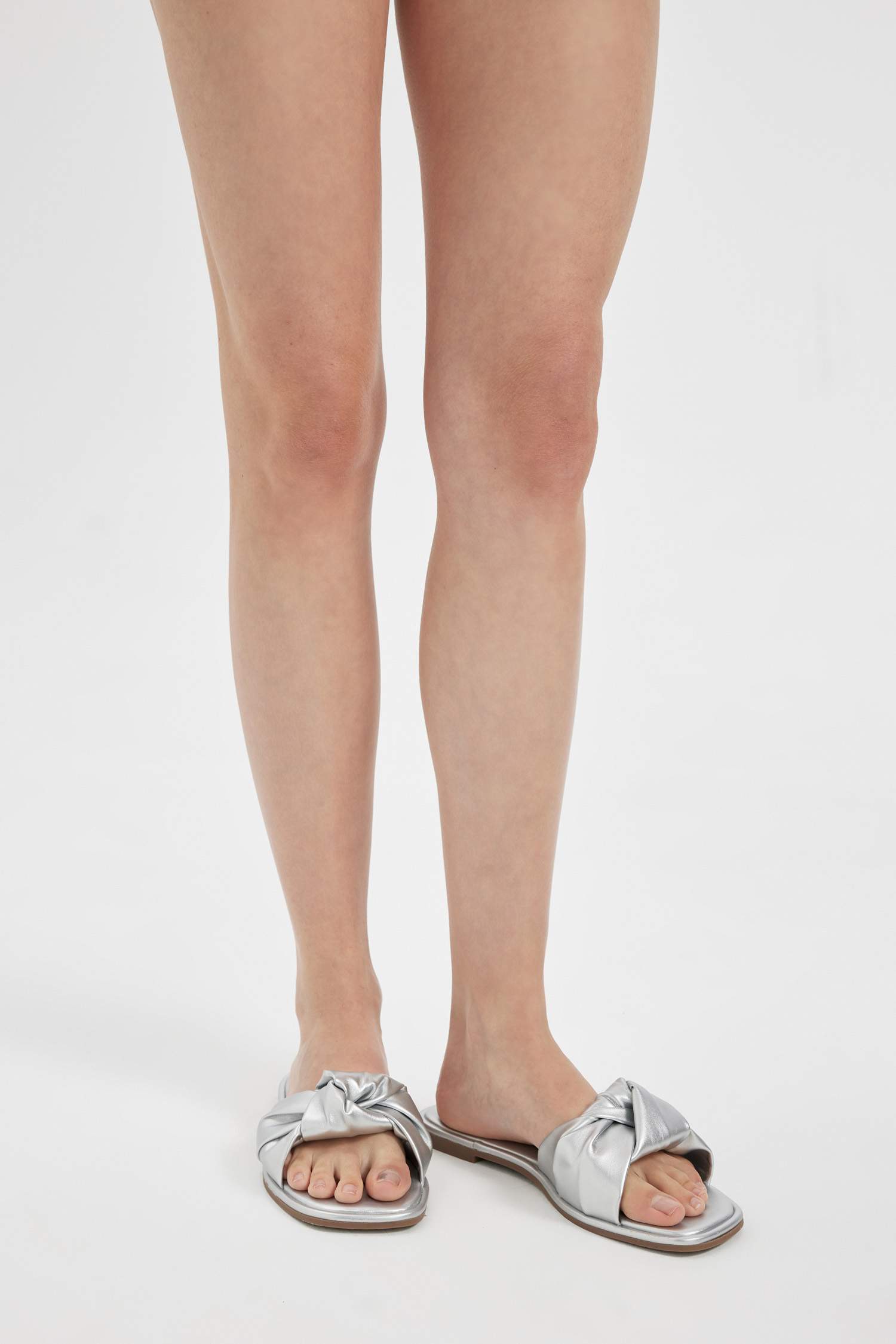 Woman Flat Sole Single Strap Faux Leather Slippers