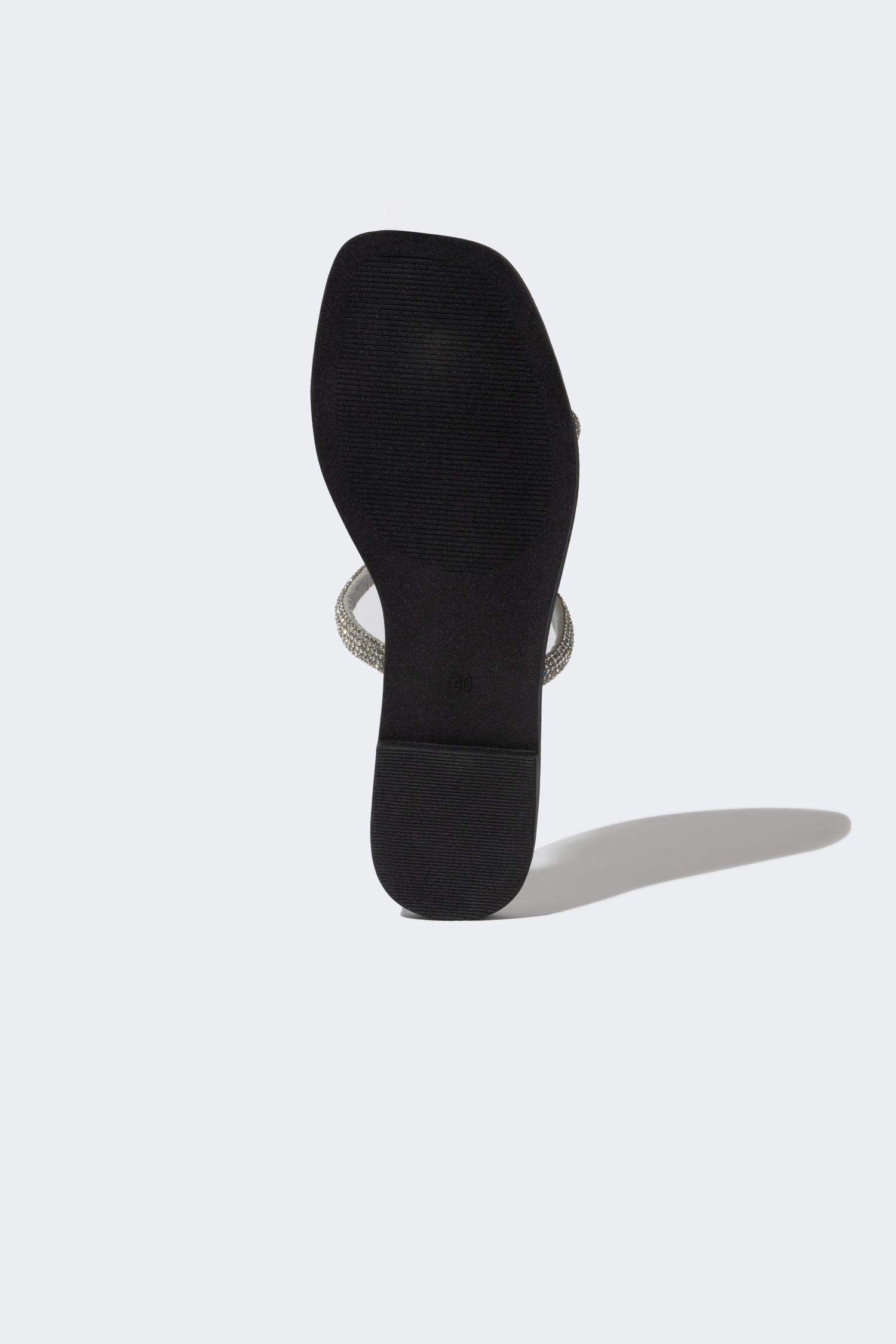 شبشب حريمي جلد صناعي بكعب مسطح