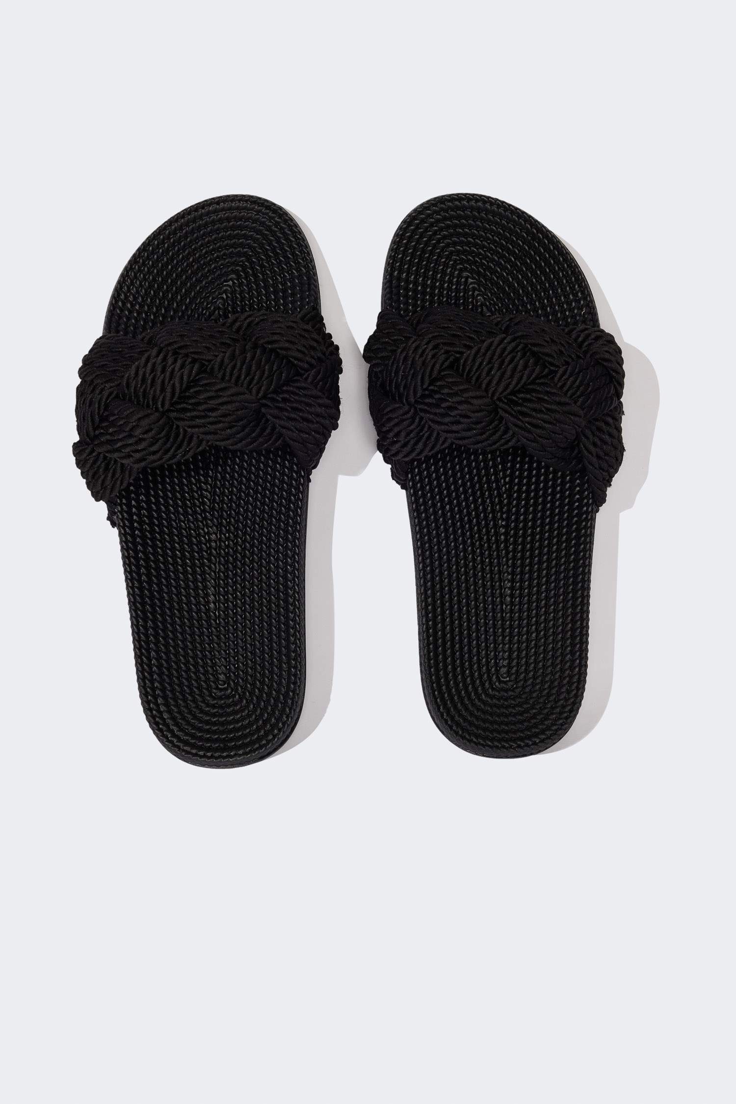 صندالة نسائية بكعب عالي بشريط مفرد