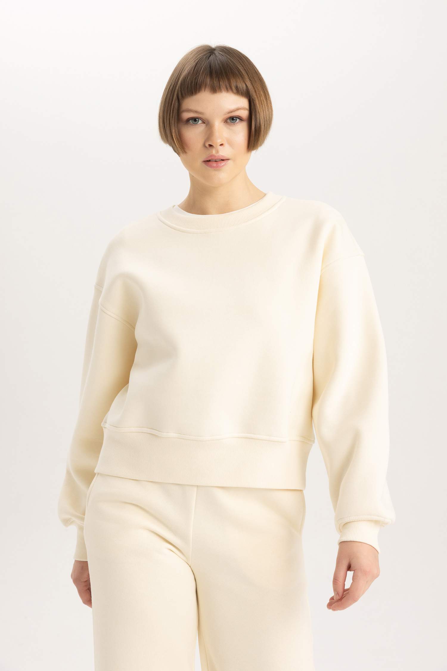 سويت شيرت قصة مريحة بياخة مستديرة