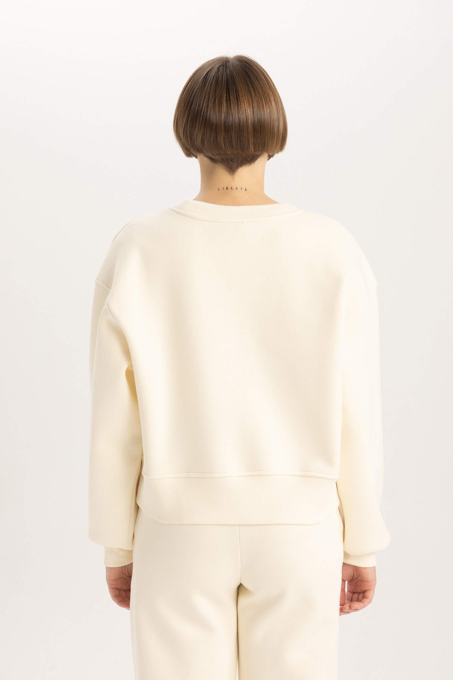 سويت شيرت قصة مريحة بياخة مستديرة