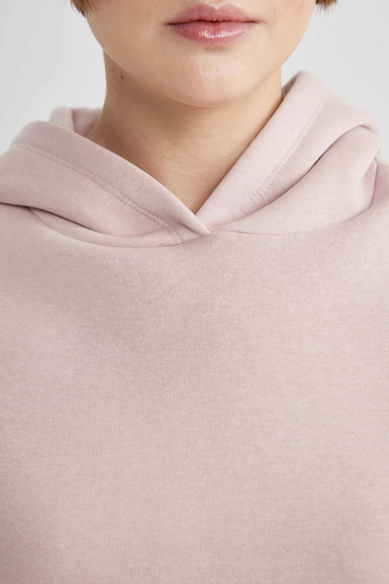 سويت شيرت اوفر سايز بيزك تقيل بكابيشون