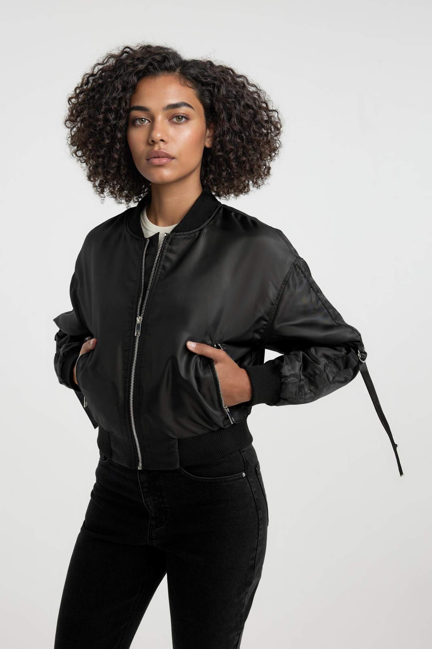 جاكيت بومبر مقاوم للماء