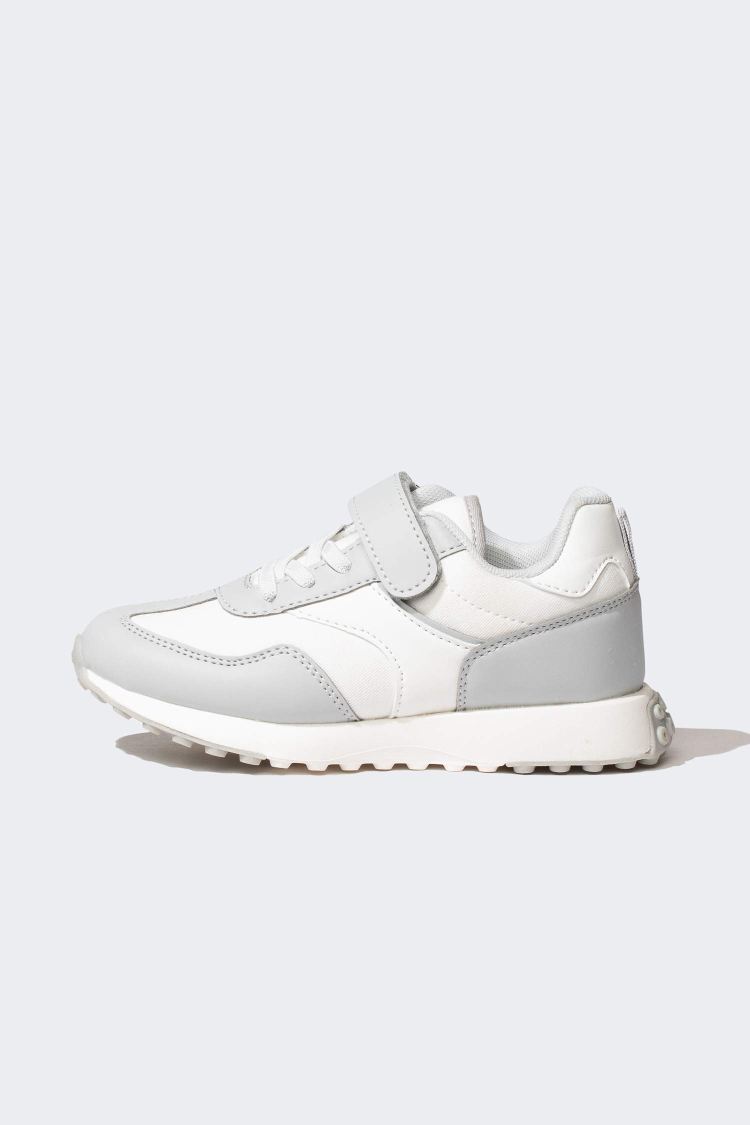 سنيكرز بناتي جلد صناعي رمادي بكعب عالي