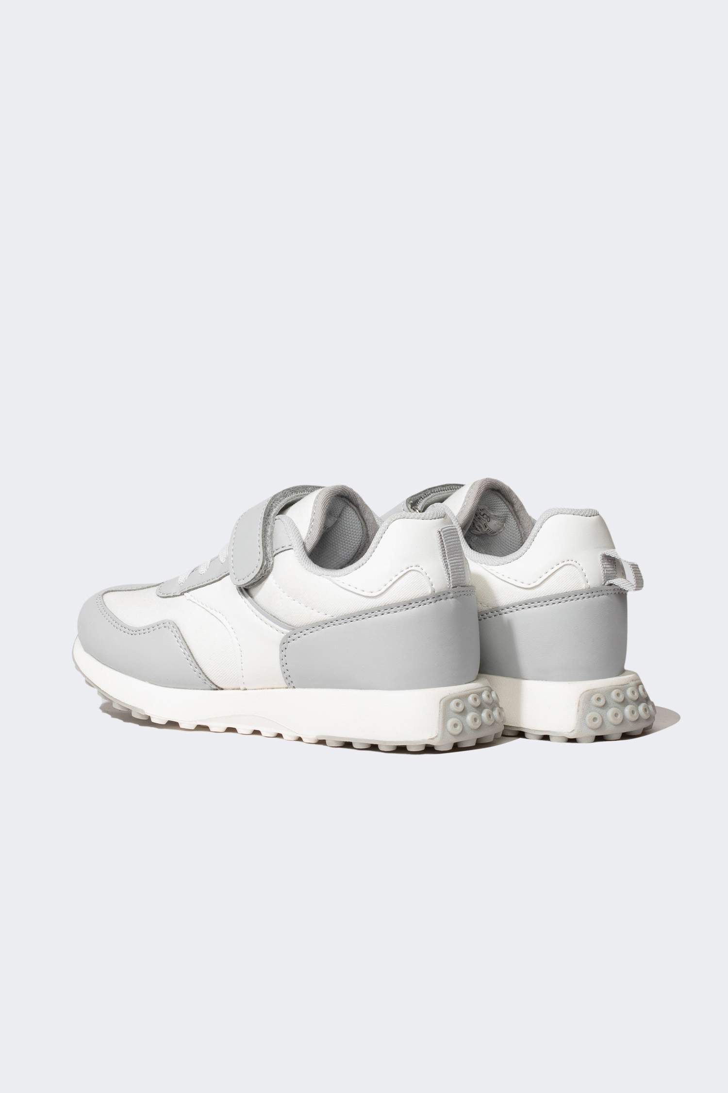 سنيكرز بناتي جلد صناعي رمادي بكعب عالي