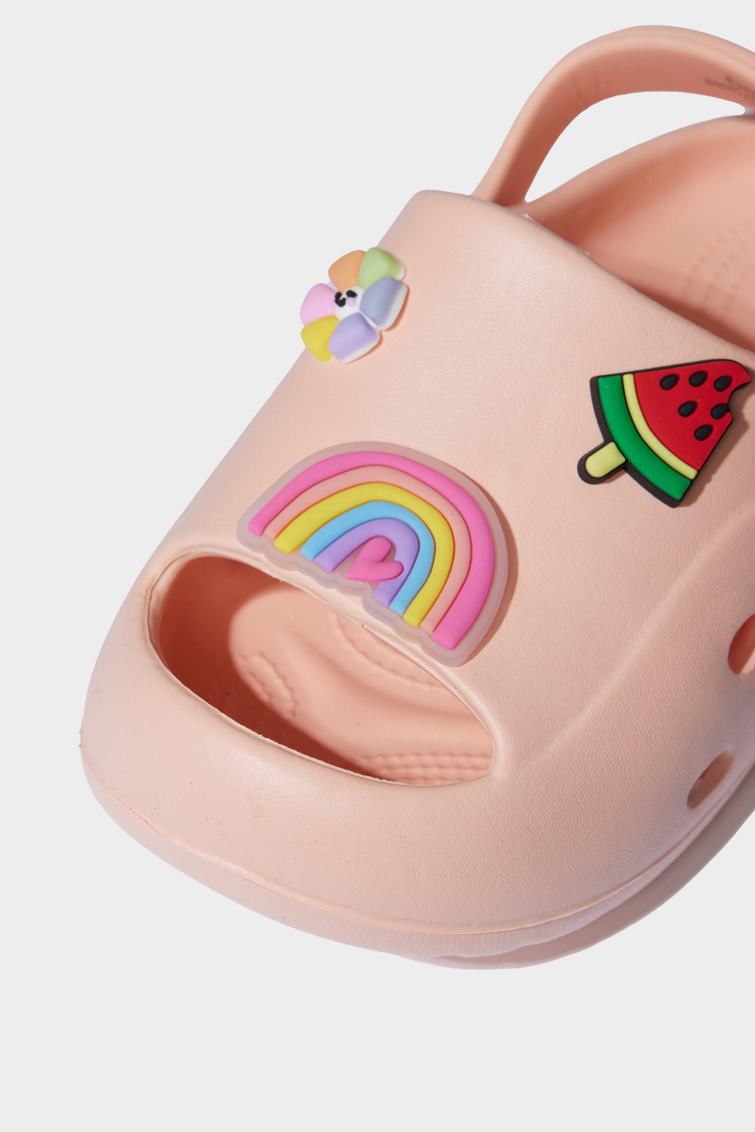 Детские шлепанцы на высокой подошве из материала EVA