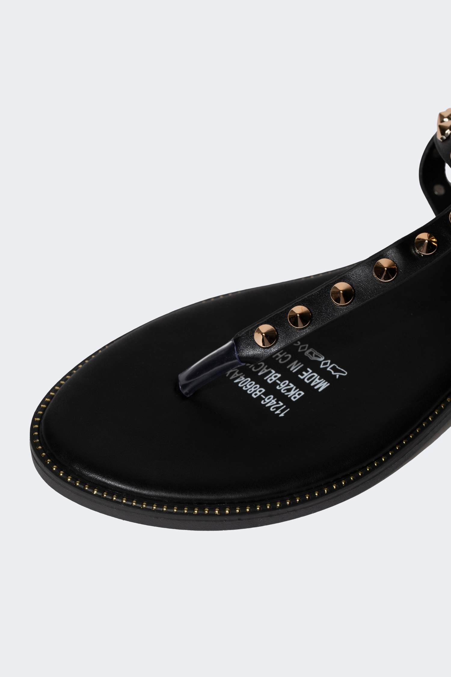 Сандалии на плоской подошве для женщин