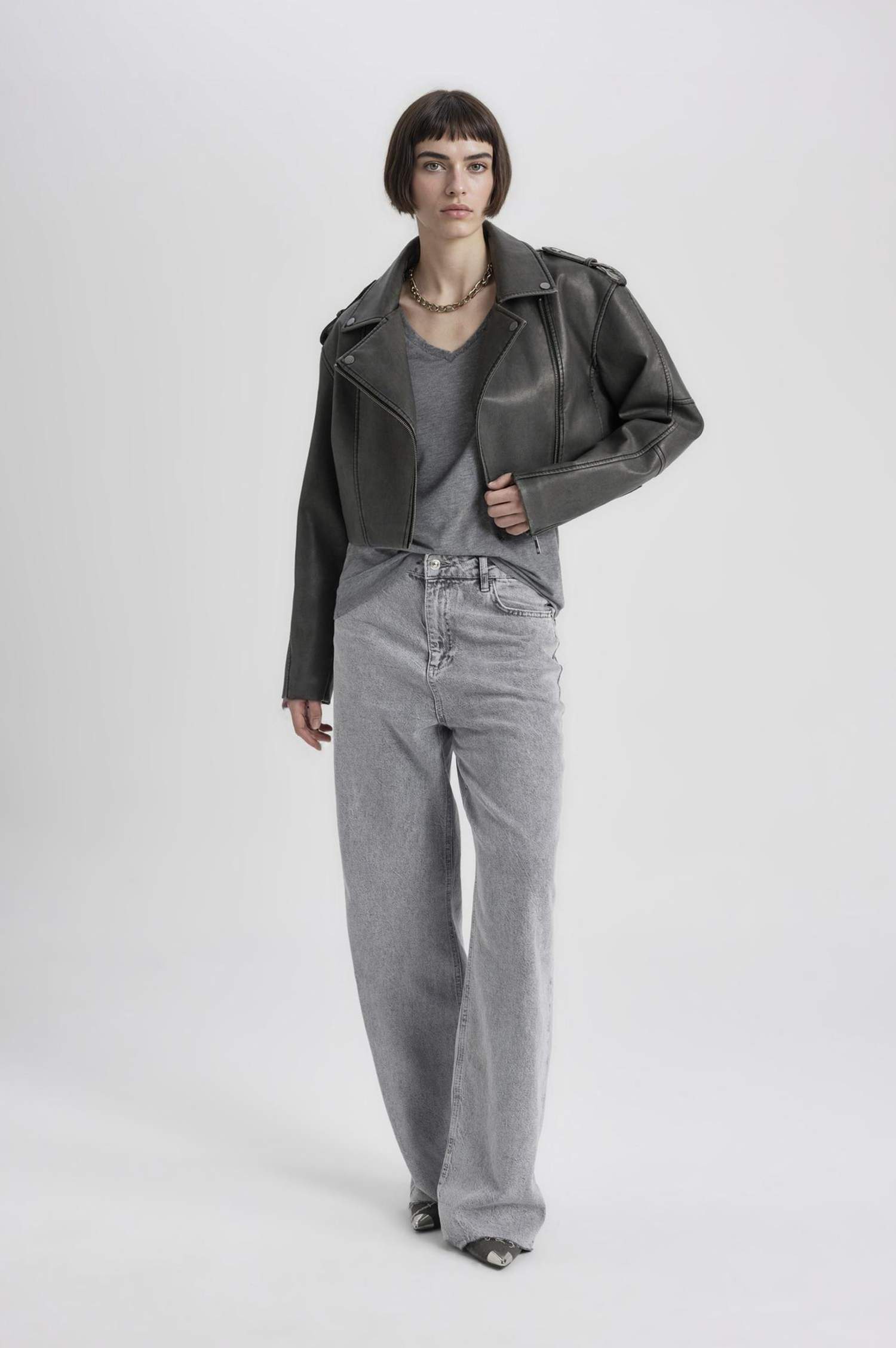 جاكيت جلد صناعي قصة عادية