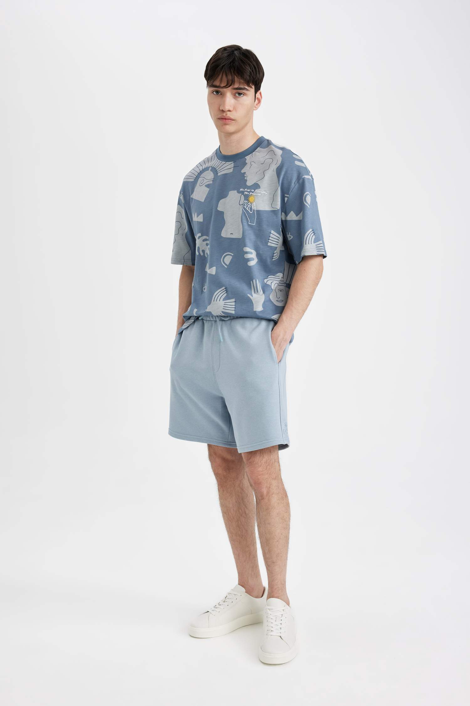 شورت قصة عادية بجيب