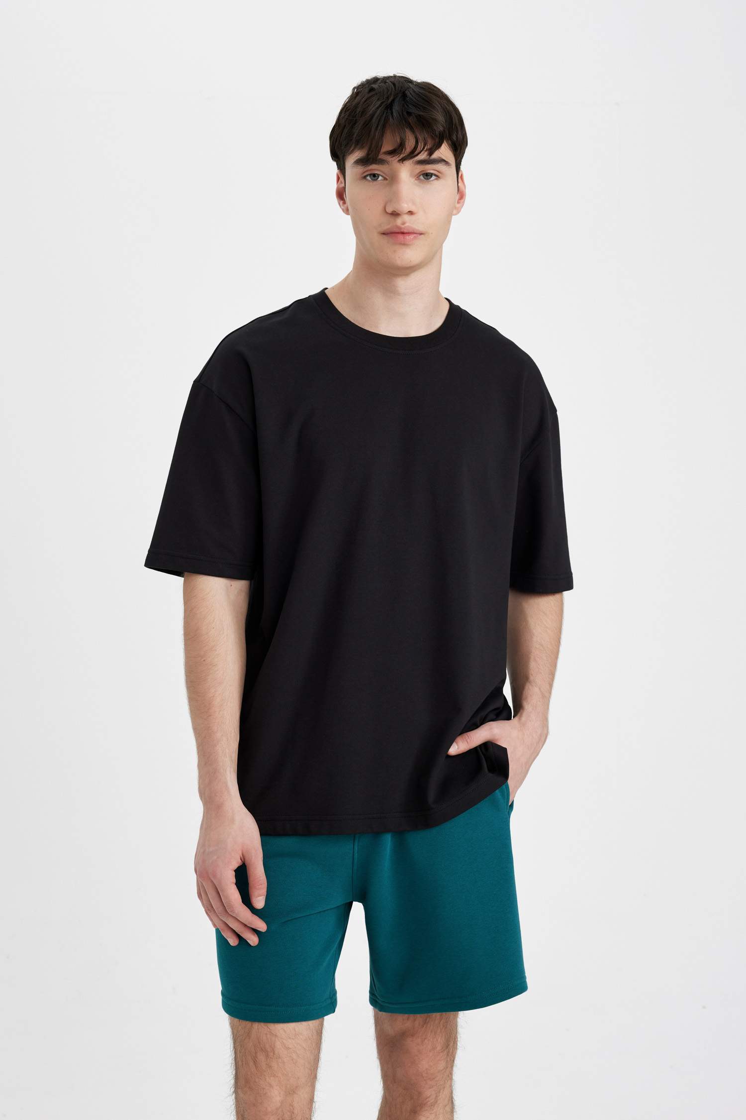 Regular Fit Düz Paça Basic Düz Şort