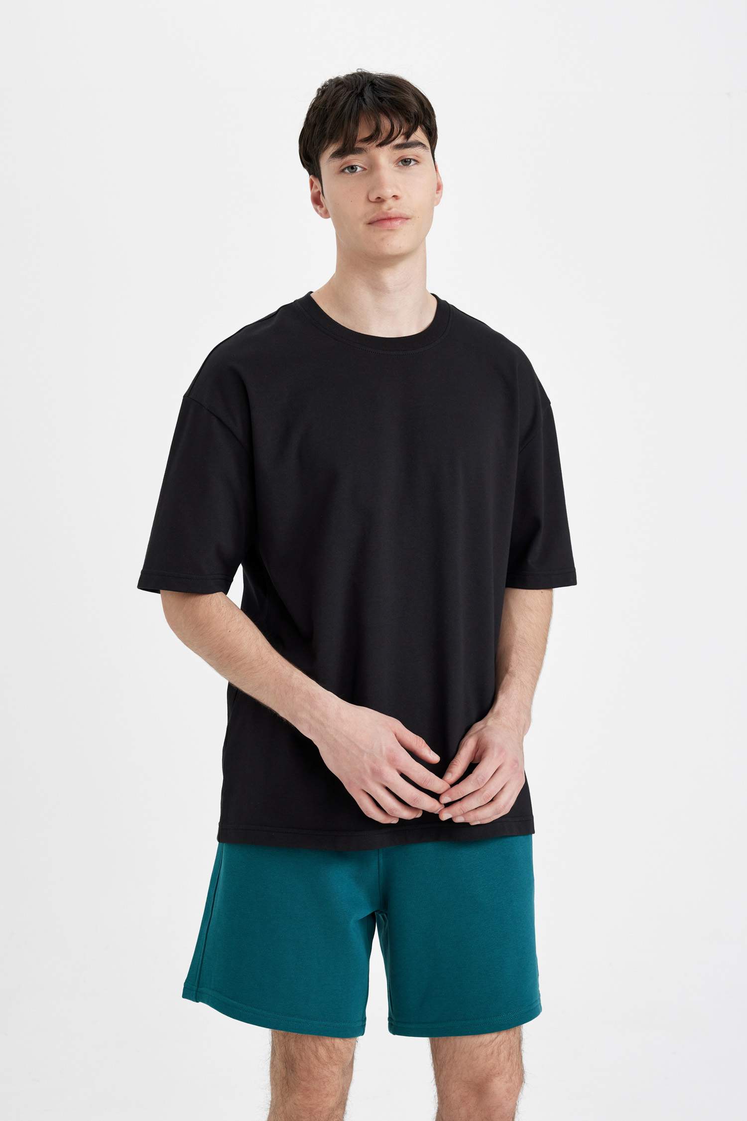 Regular Fit Düz Paça Basic Düz Şort