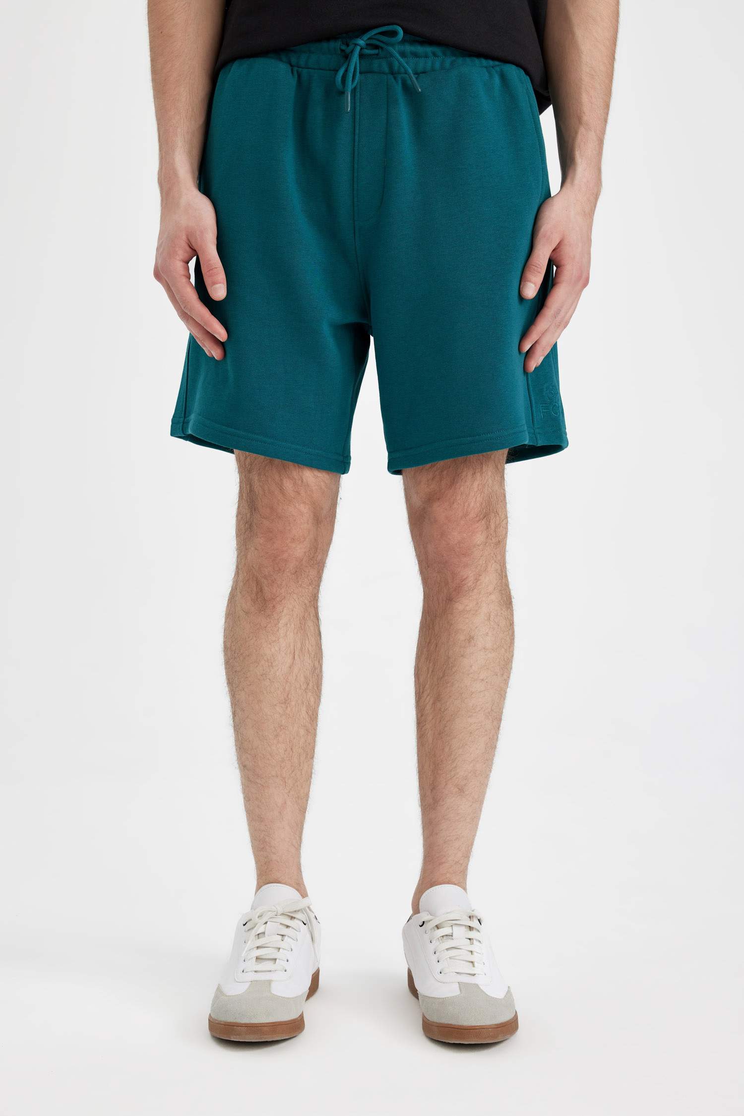 Regular Fit Düz Paça Basic Düz Şort