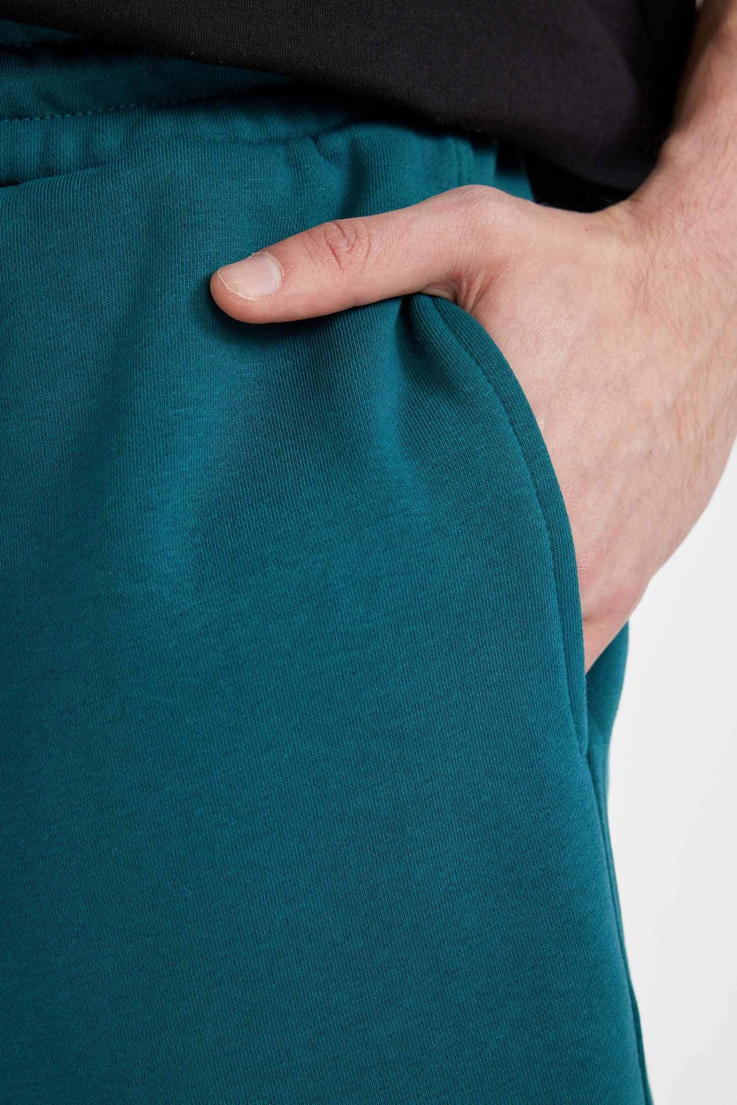 Regular Fit Düz Paça Basic Düz Şort