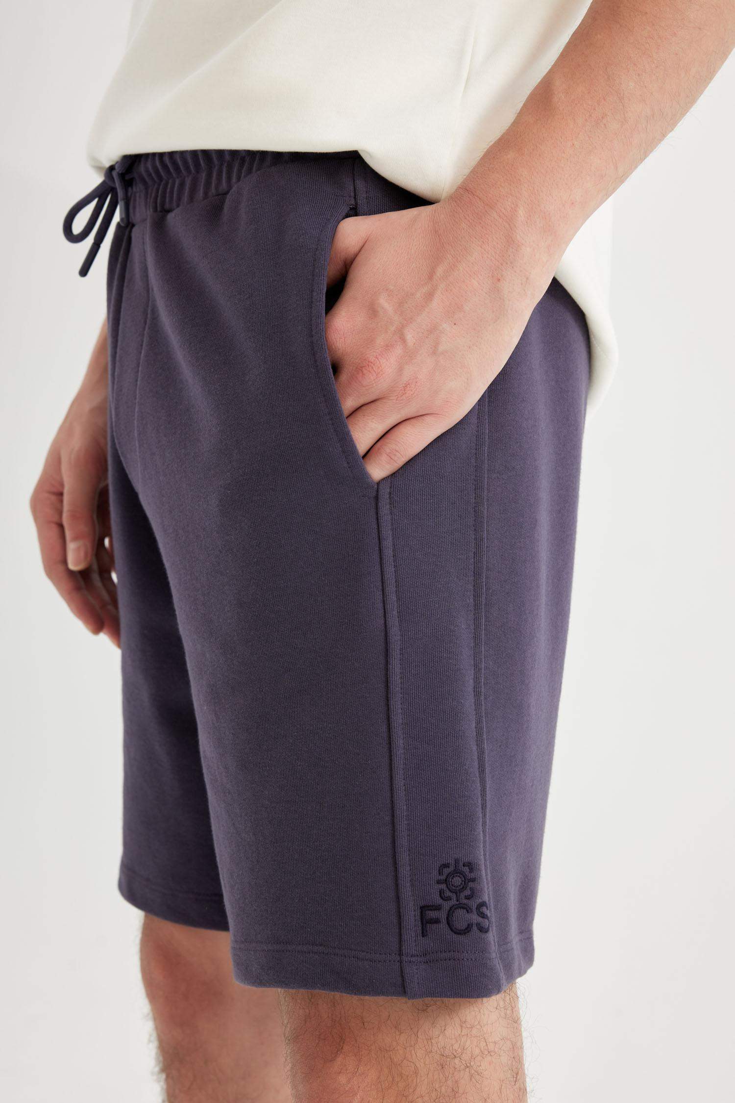 Regular Fit Düz Paça Basic Düz Şort