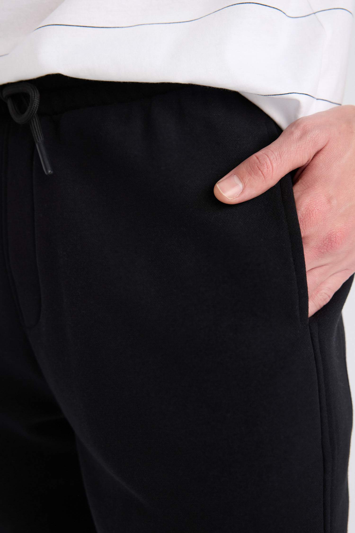 Regular Fit Düz Paça Beli Bağcıklı Cepli Basic Düz Şort