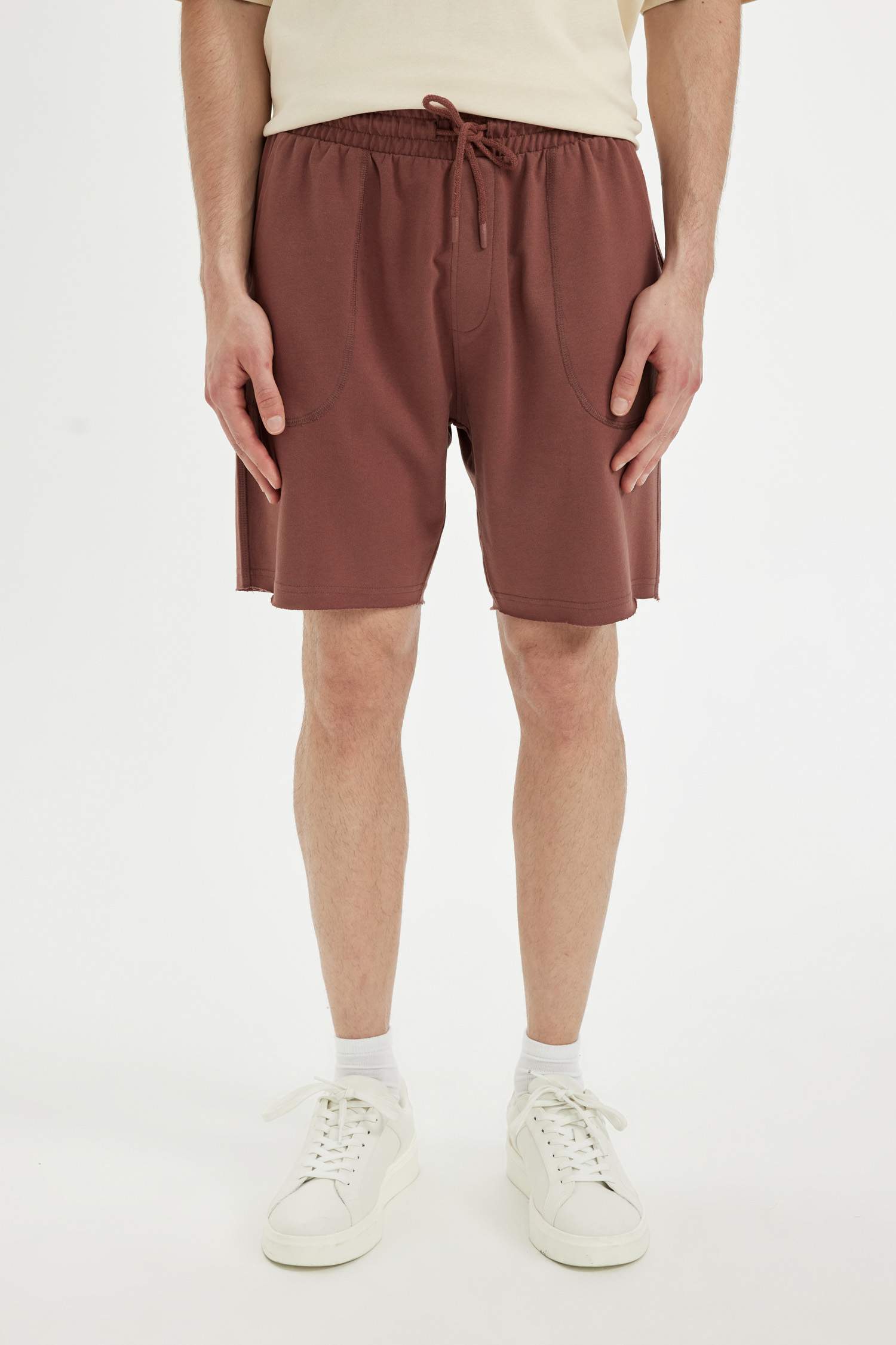 شورت سليم فيت برجل ضيق