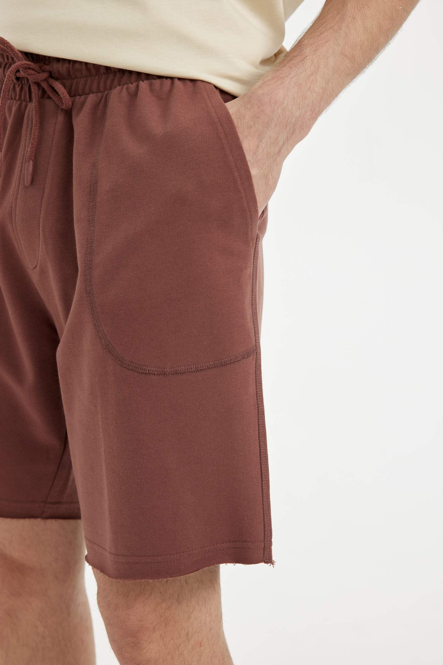 شورت سليم فيت برجل ضيق