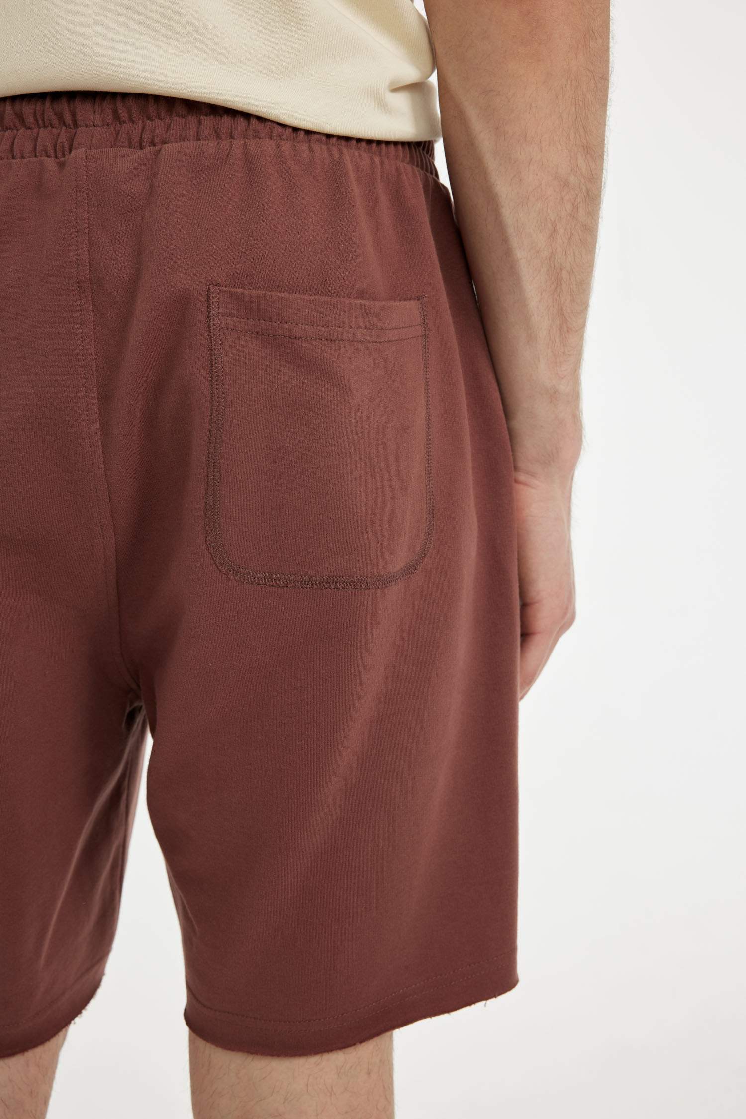 شورت سليم فيت برجل ضيق