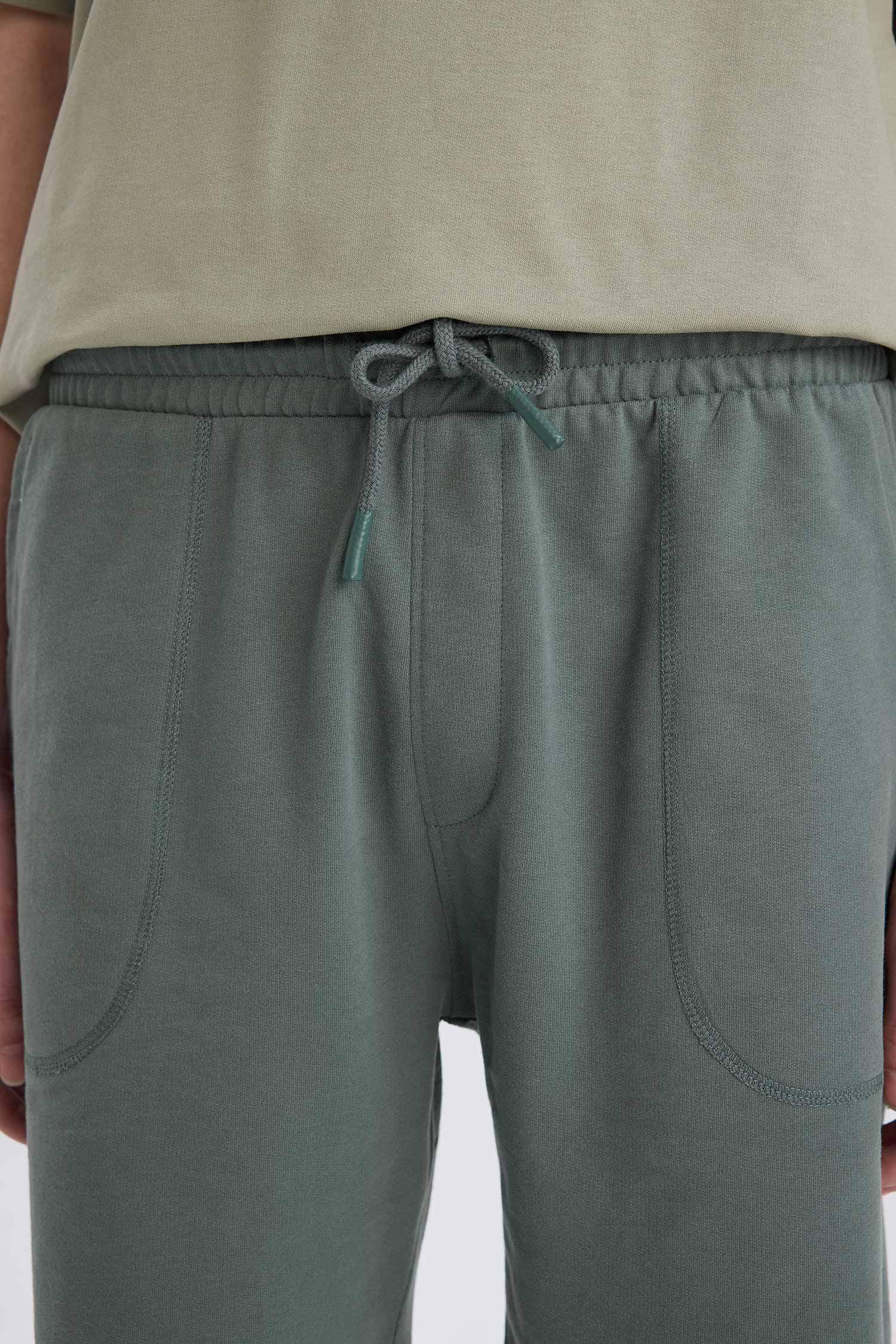 Шорты скинни, узкие, с карманами, базовые