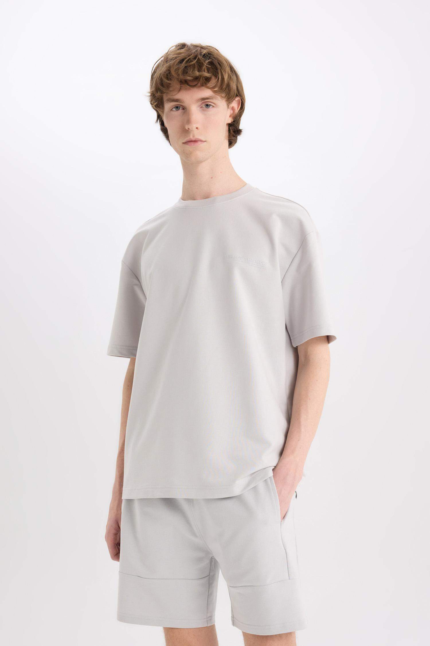 شورت بيزك سليم فيت برجل ضيقة