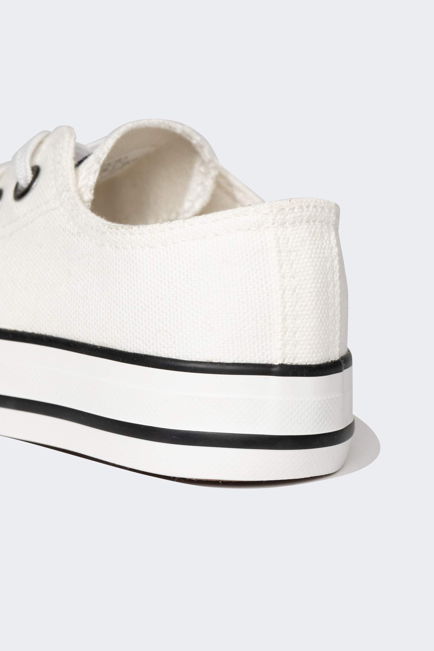 Кроссовки на плоской подошве для мальчиков