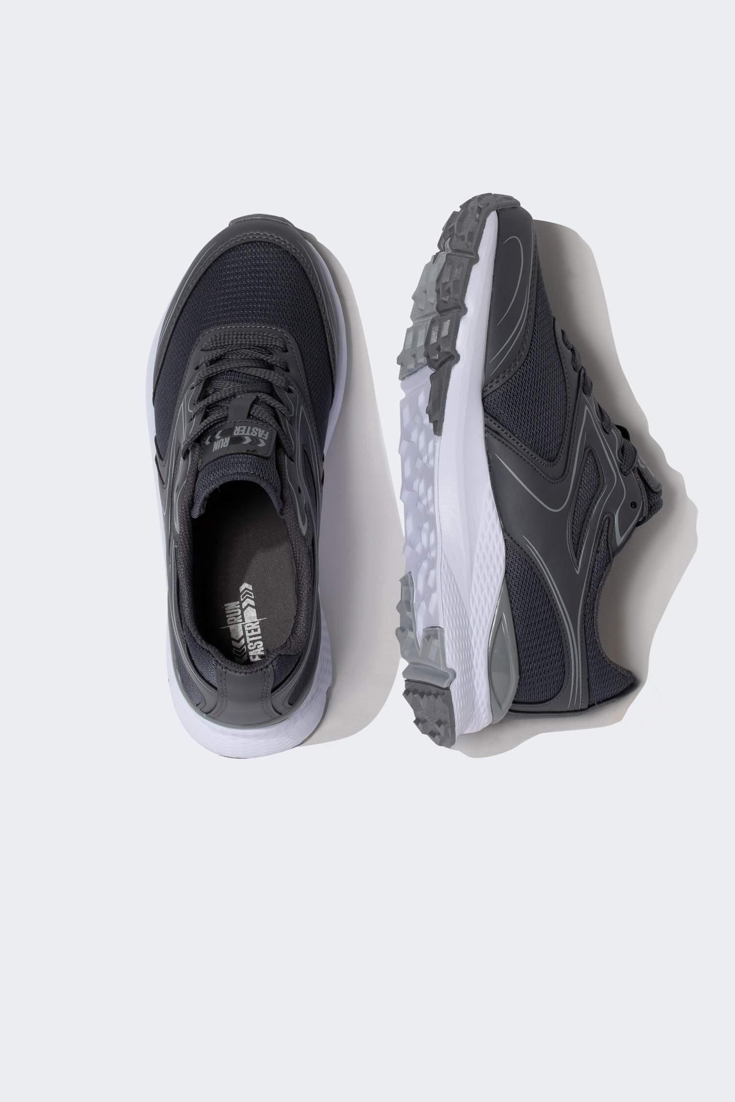 Кроссовки на толстой подошве для мальчиков