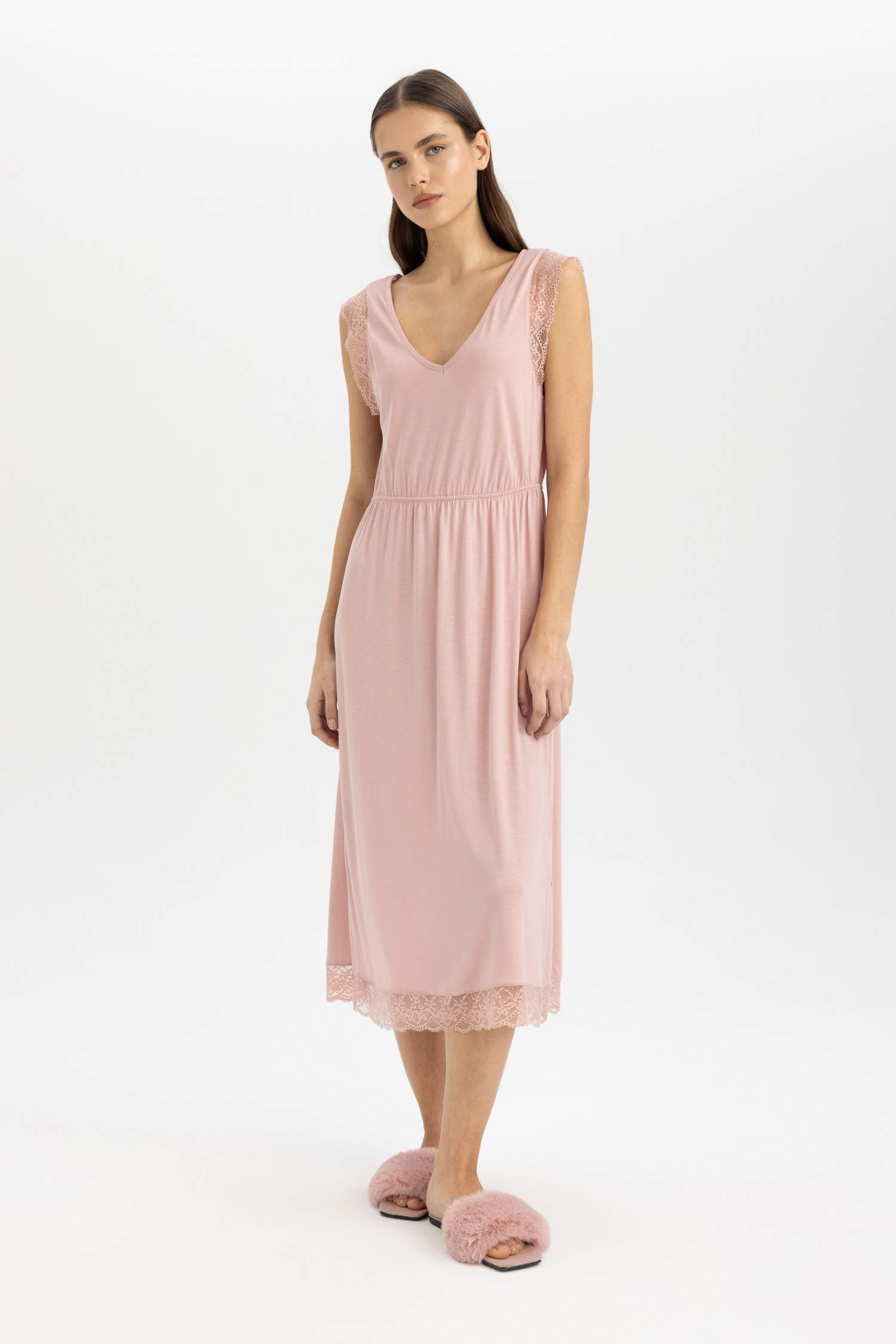 Fall in Love Regular Fit V-Neck Viscose Nightgown