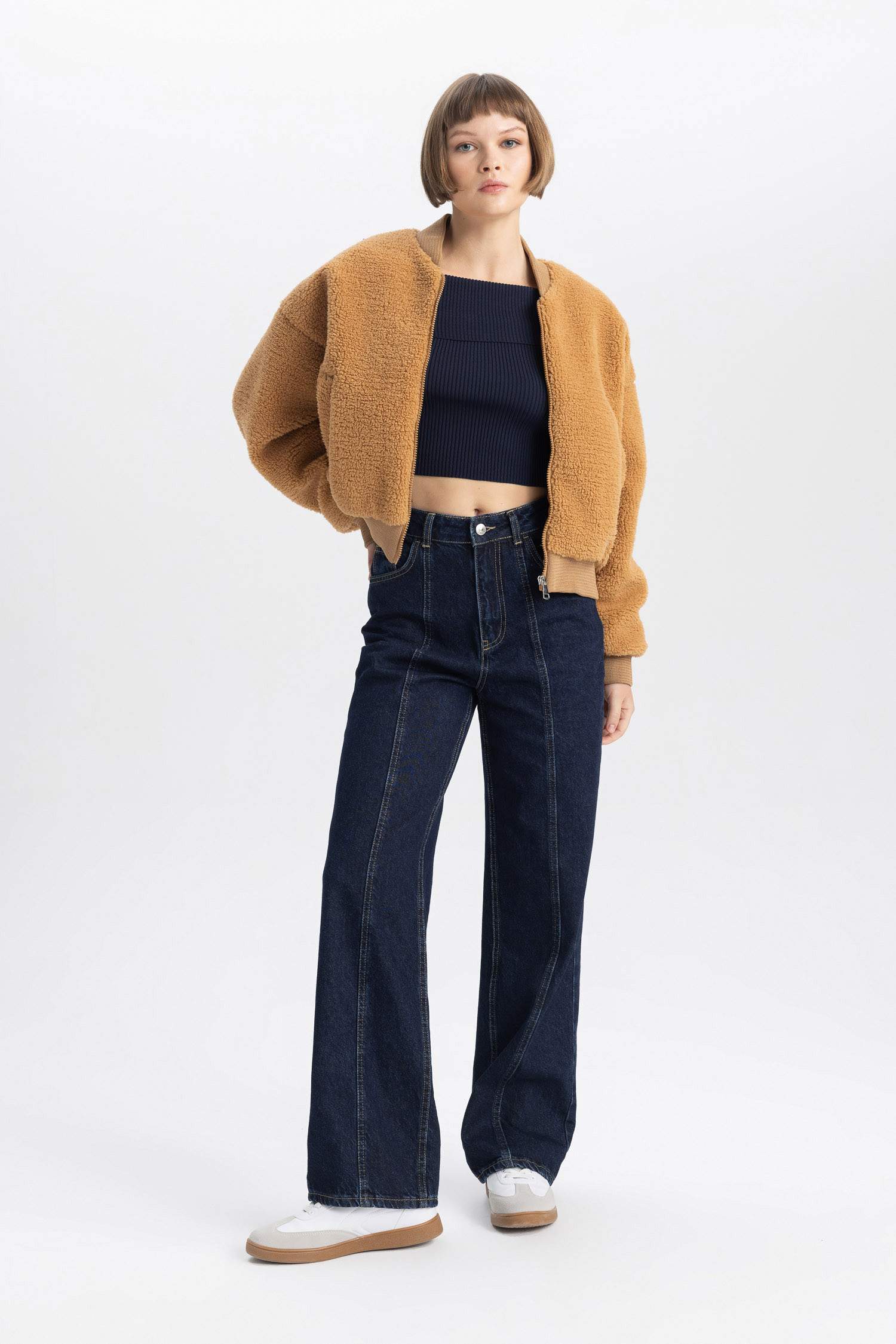 جاكيت بومبر قطيفة