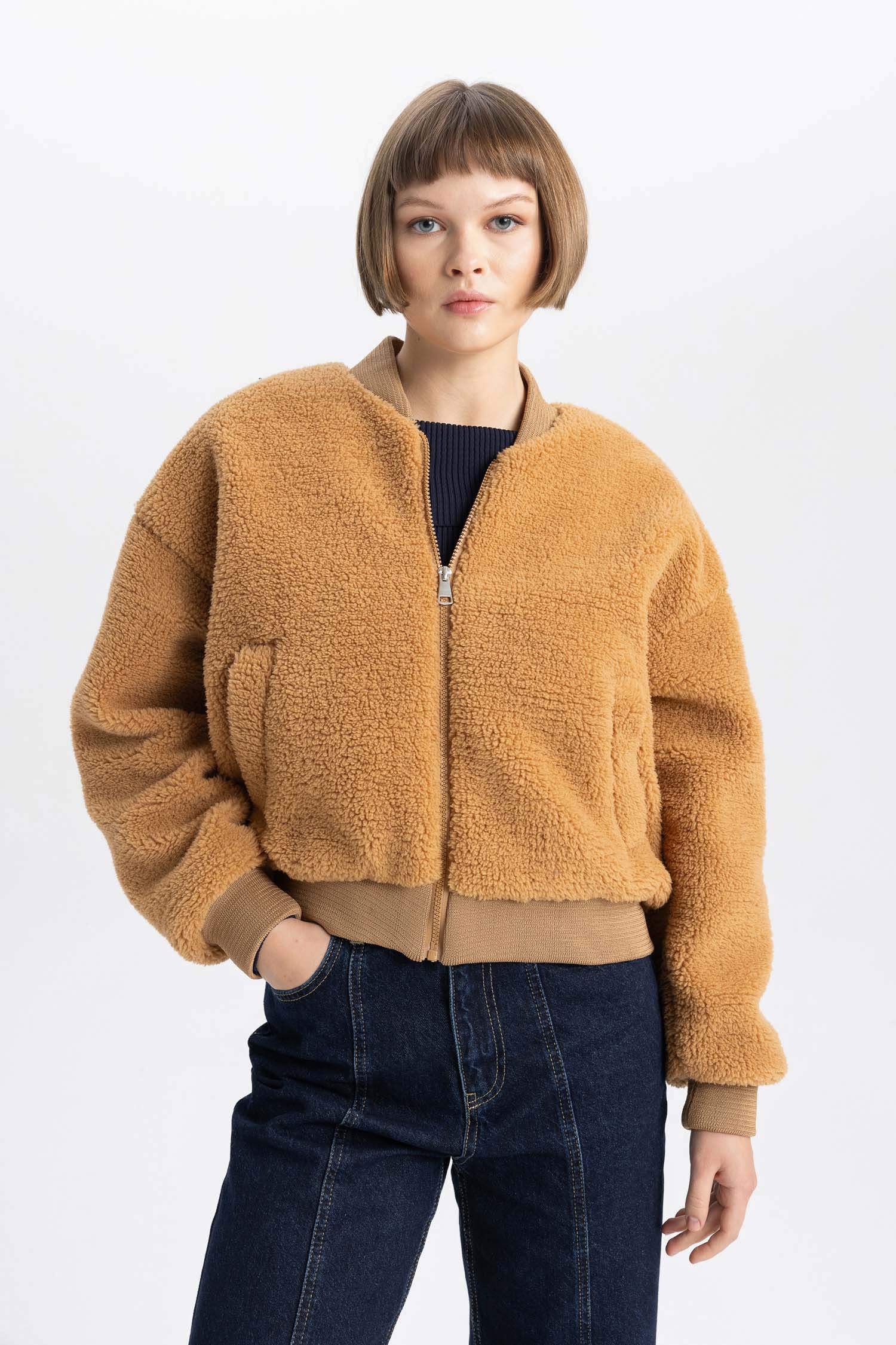 جاكيت بومبر قطيفة