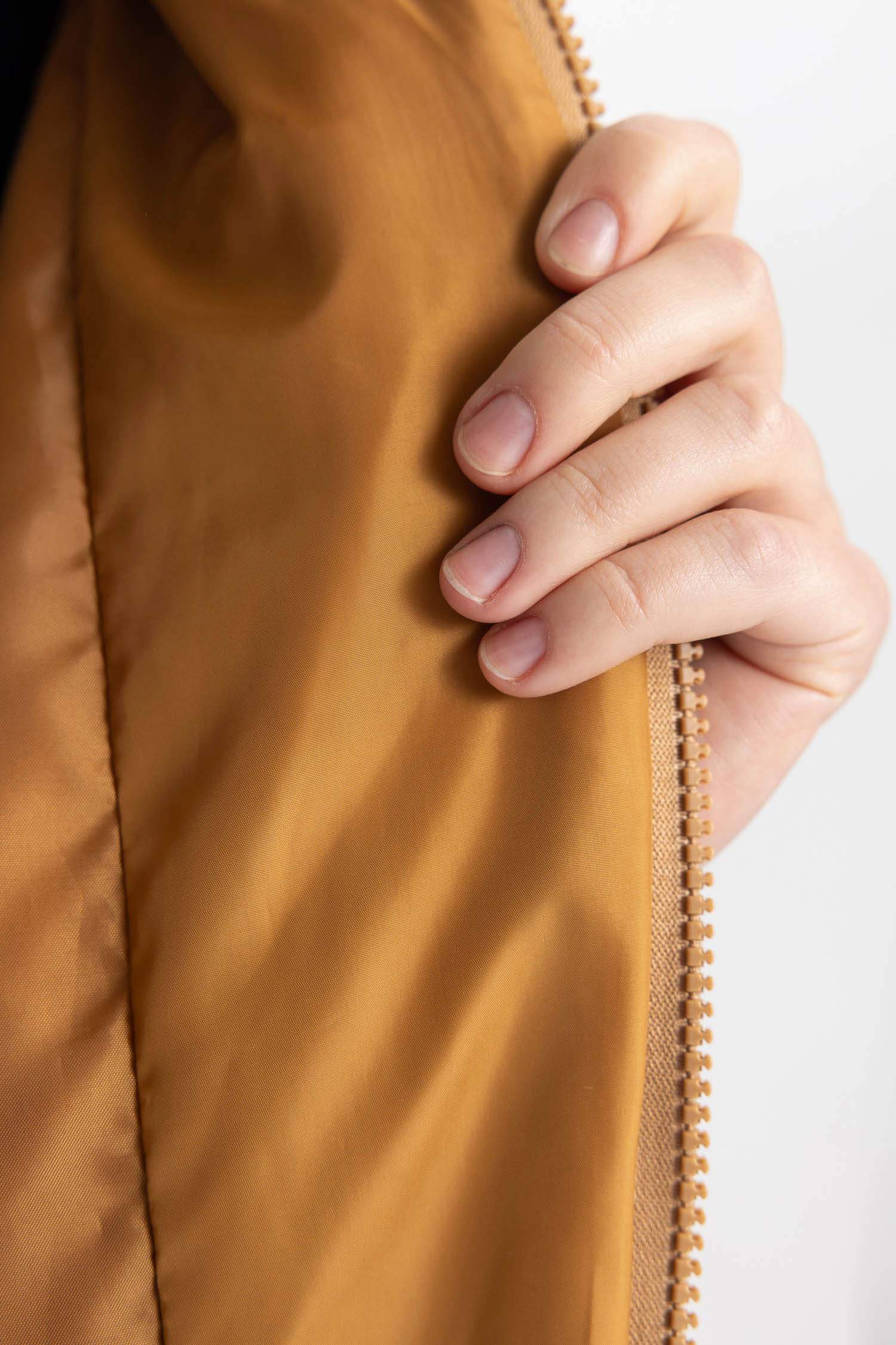 جاكيت بومبر قطيفة