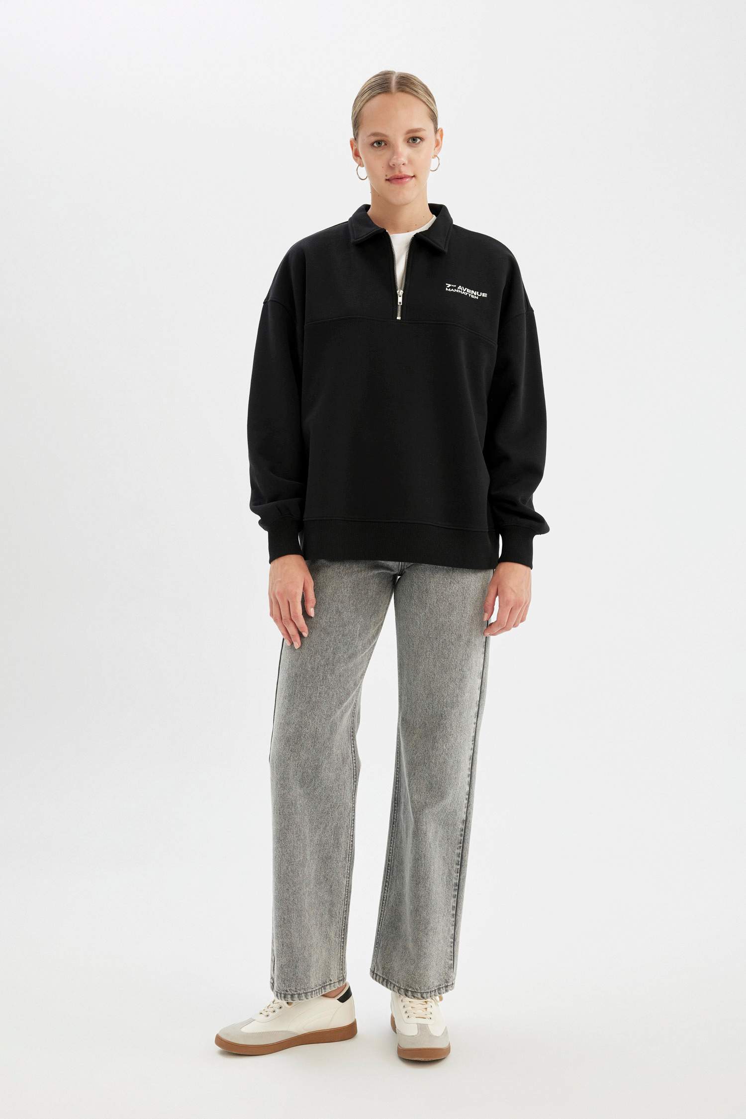 Свитшот стандартного кроя с воротником поло