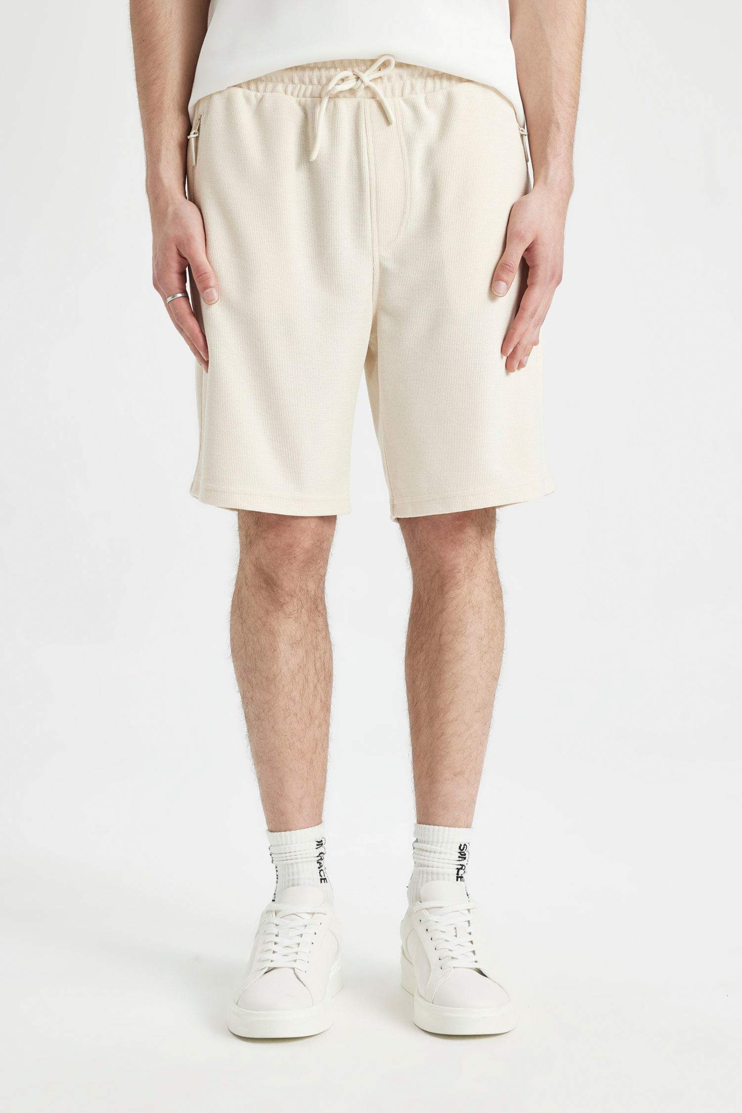 Regular Fit Düz Paça Cepli Basic Düz Şort