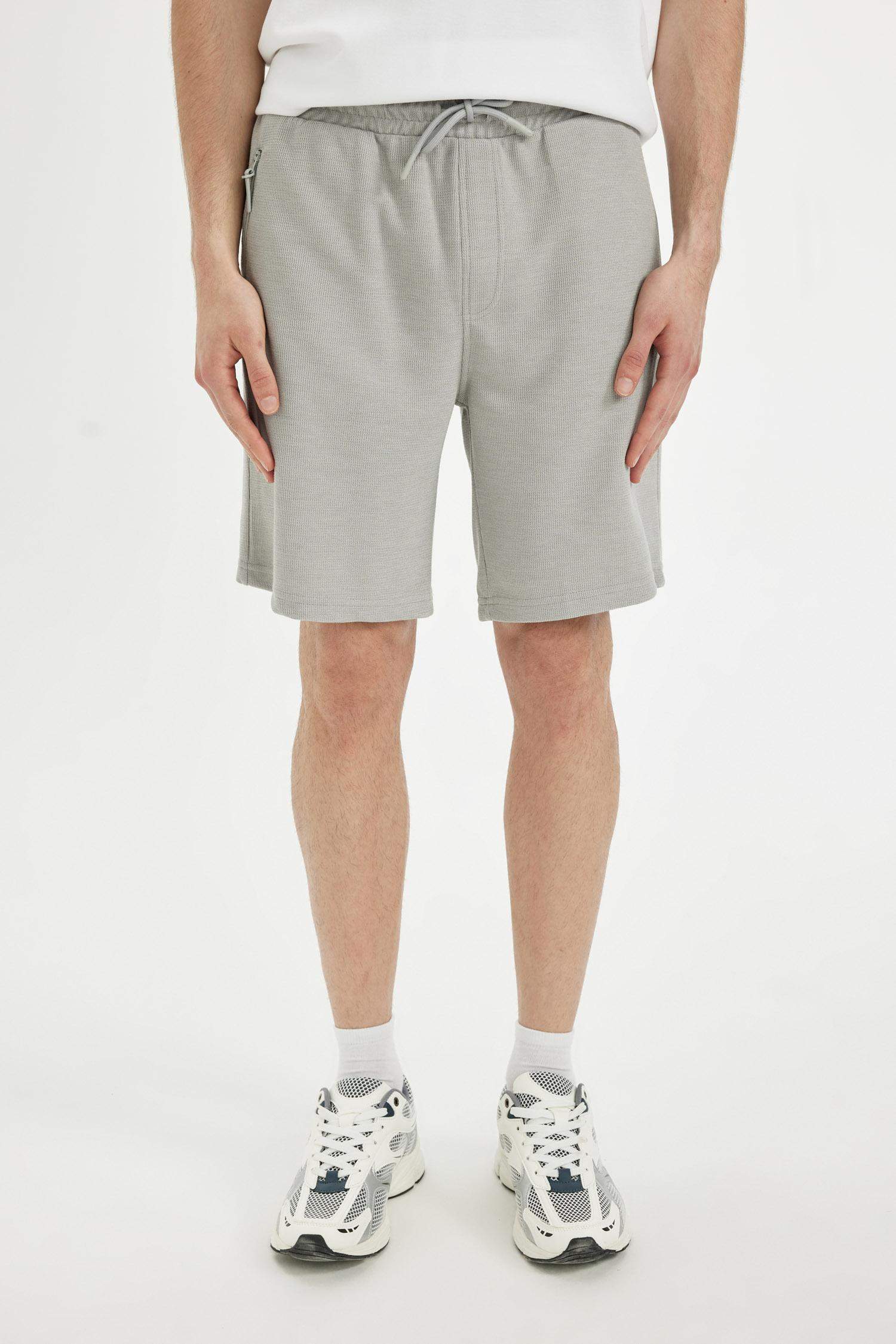 شورت قصة عادية برجل عادي وجيب