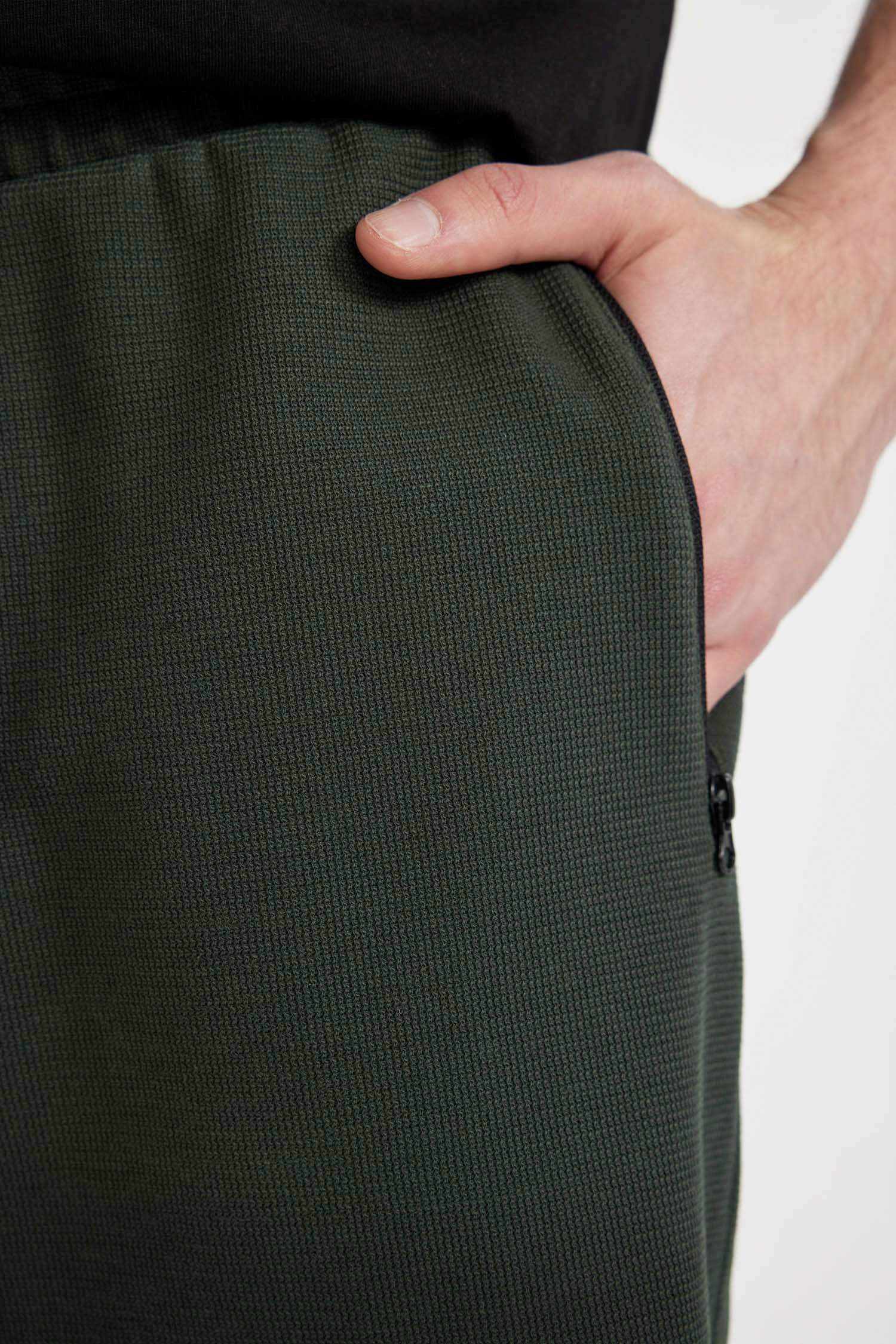 Regular Fit Düz Paça Cepli Basic Düz Şort