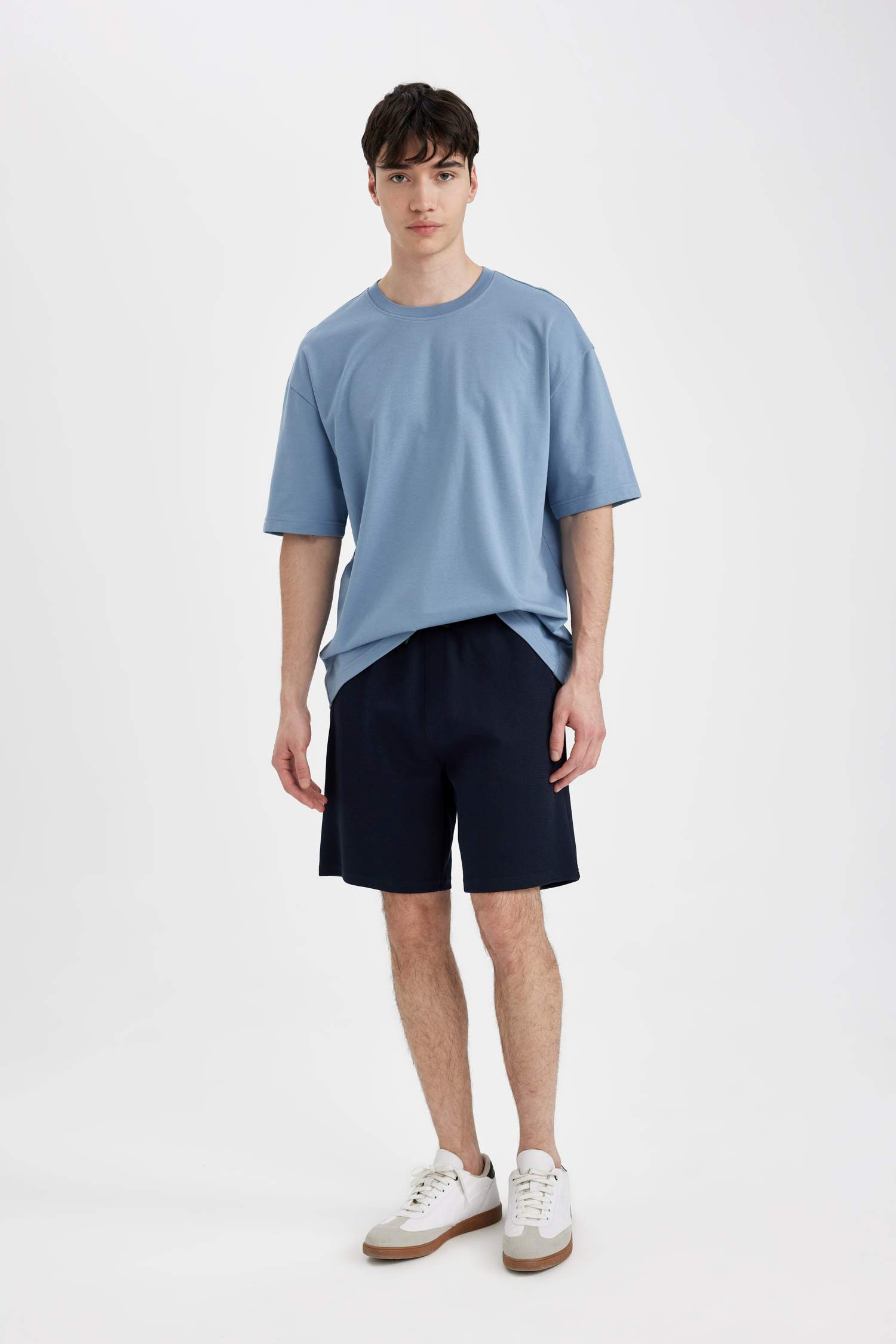 Regular Fit Düz Paça Cepli Basic Düz Şort