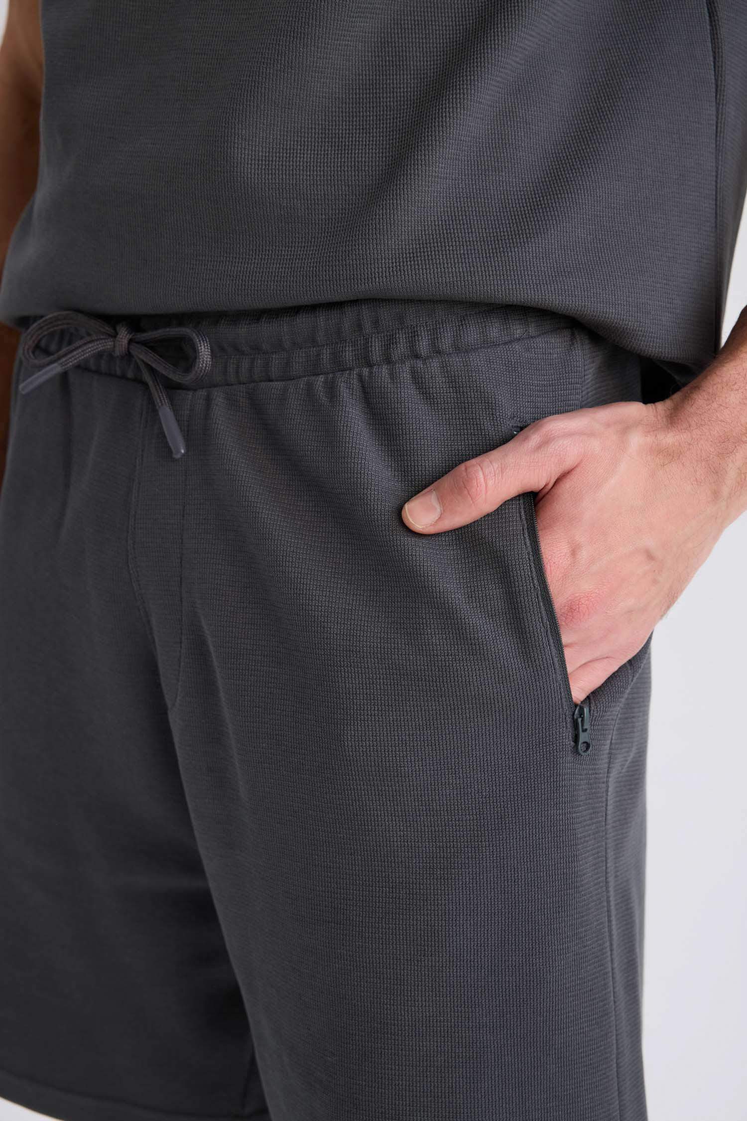 Regular Fit Düz Paça Cepli Basic Düz Şort