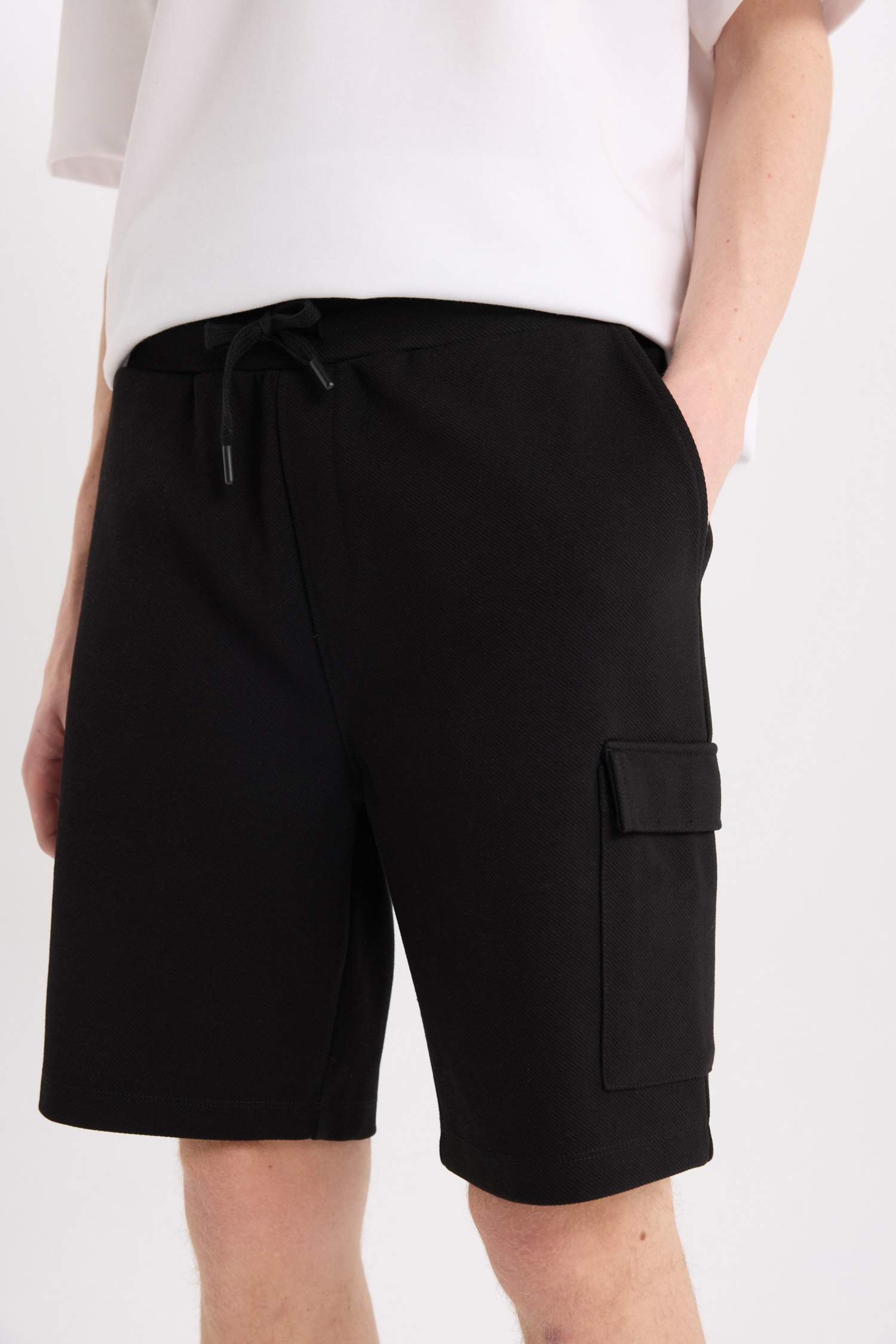 شورت كابري قصة عادية برجل عادي