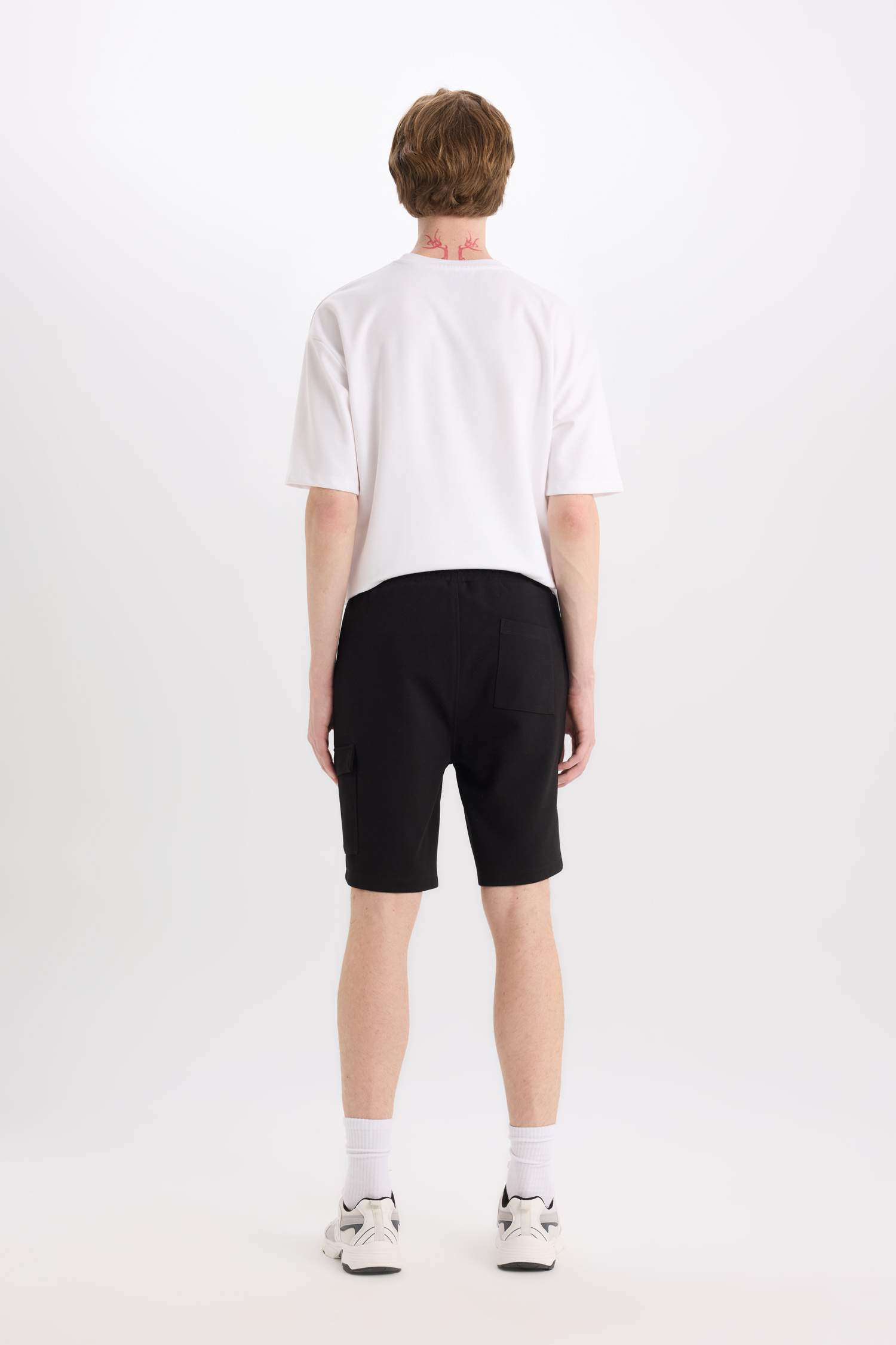 شورت كابري قصة عادية برجل عادي