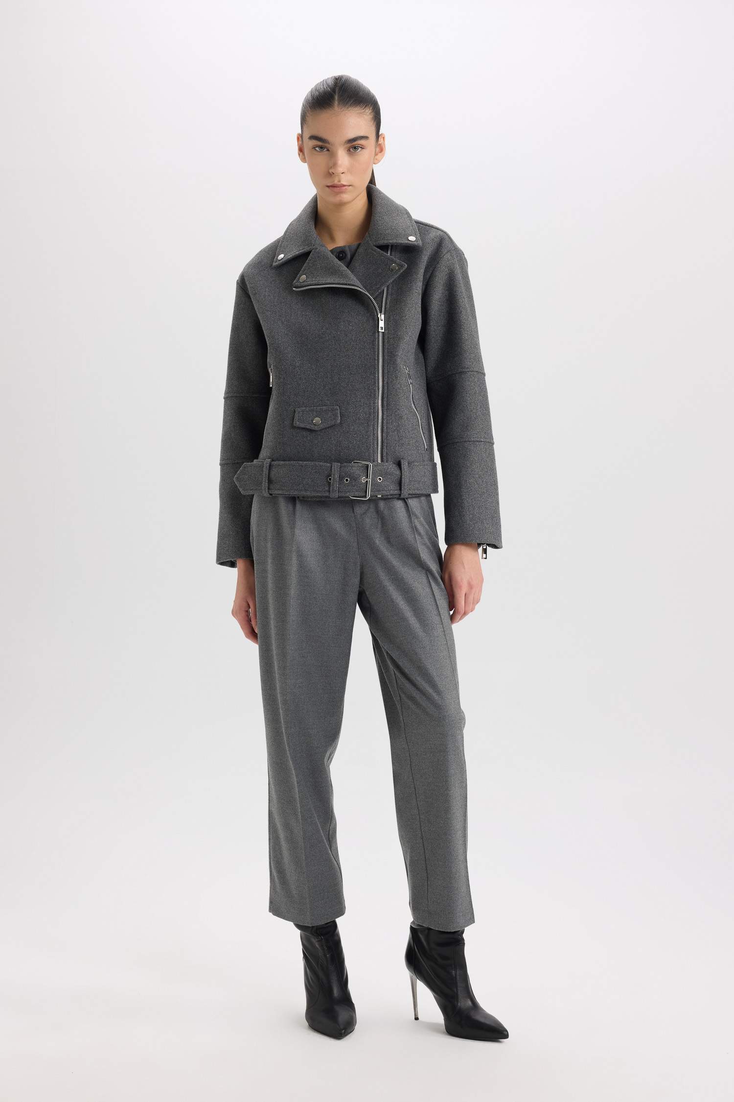 Regular Fit Ceket Yaka Kemerli Fermuarlı Kısa Kaşe Kaban