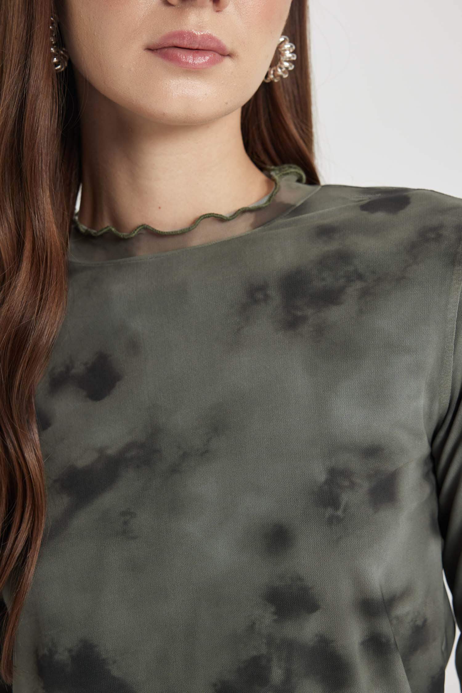 Tunique avec motifs à manches longues et col montant semi-montant