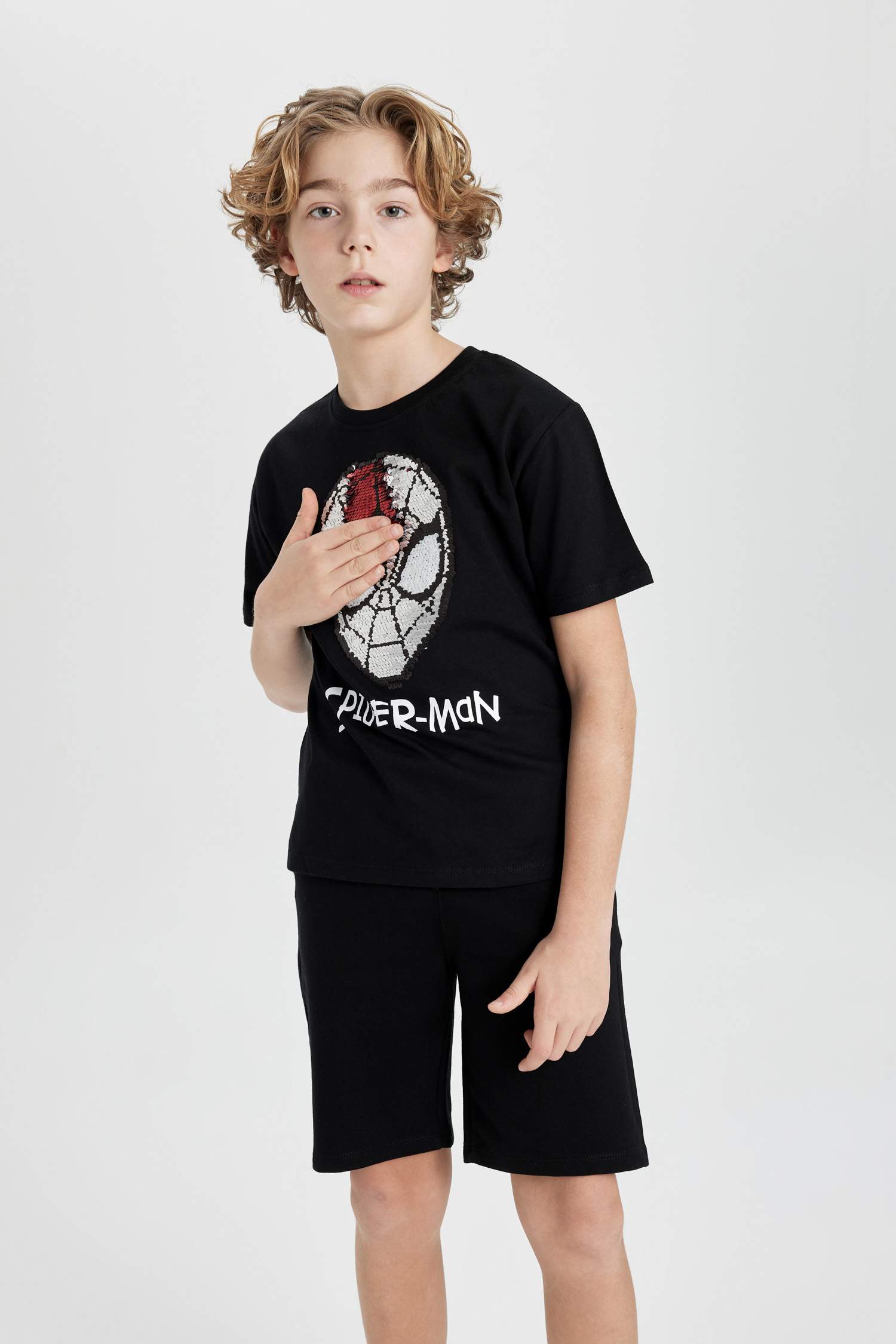 طقم ولادي شورت وتي شيرت من سبايدرمان - قطعتين