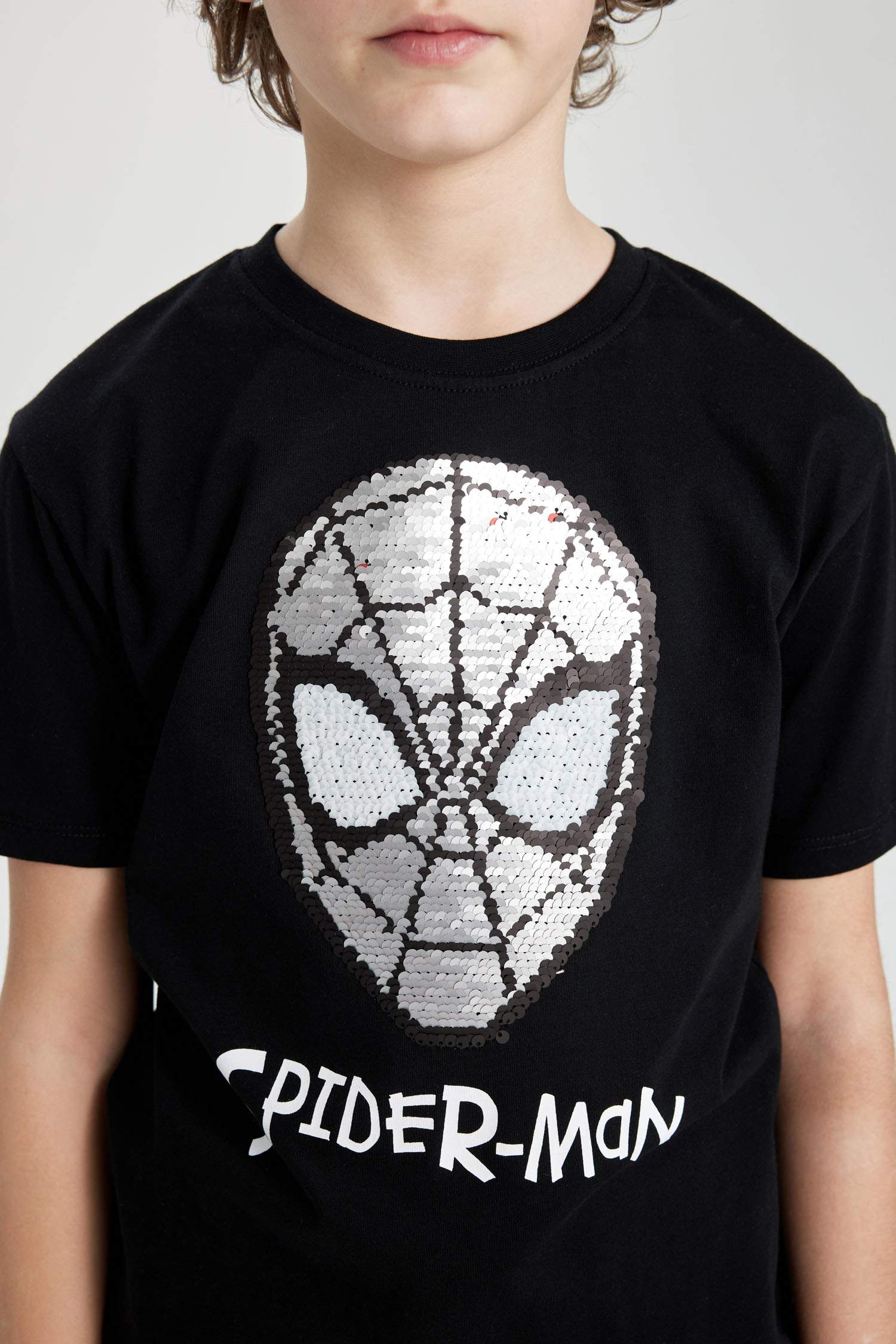 طقم ولادي شورت وتي شيرت من سبايدرمان - قطعتين