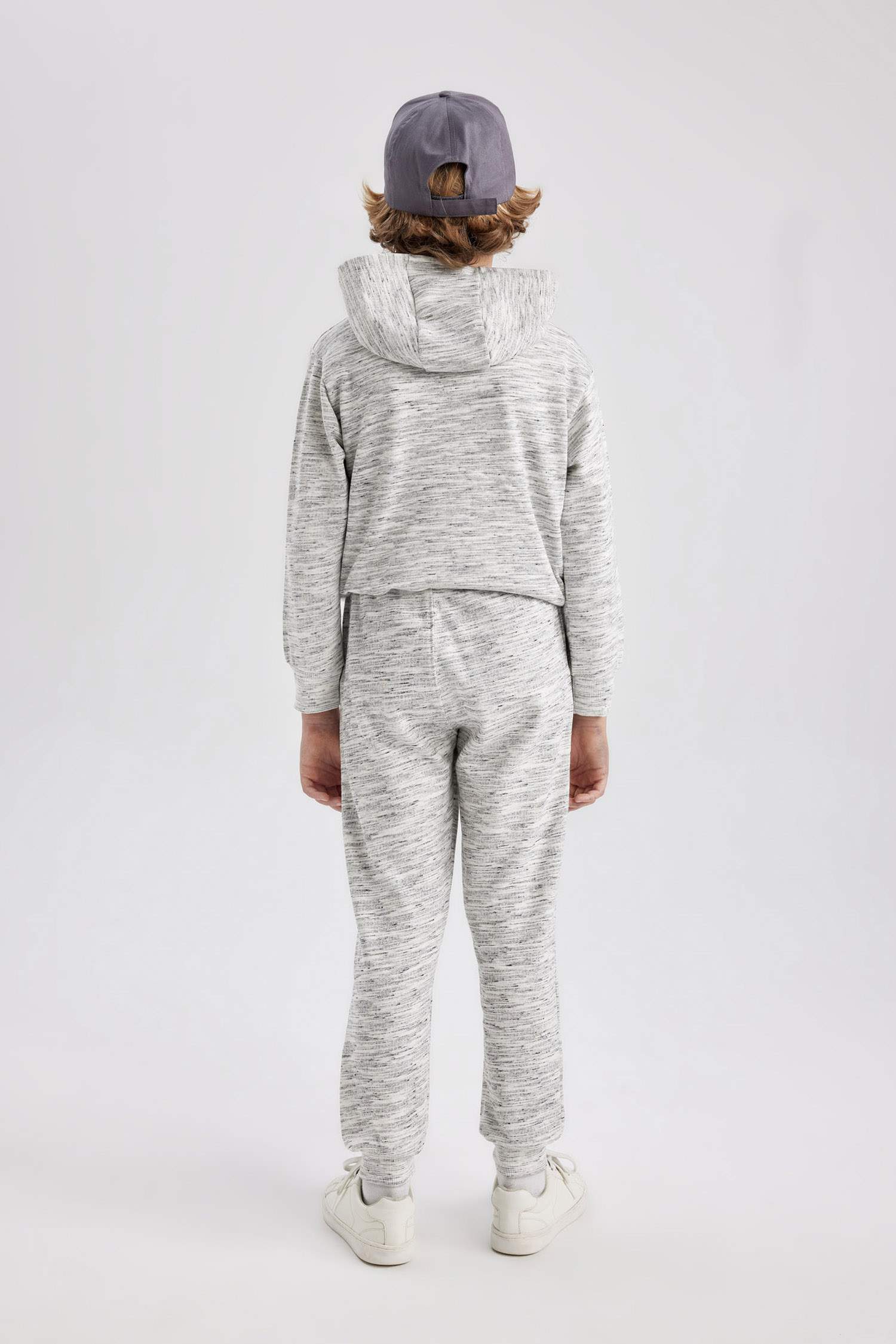 بنطلون بجامة رياضي ولادي قصة عادية