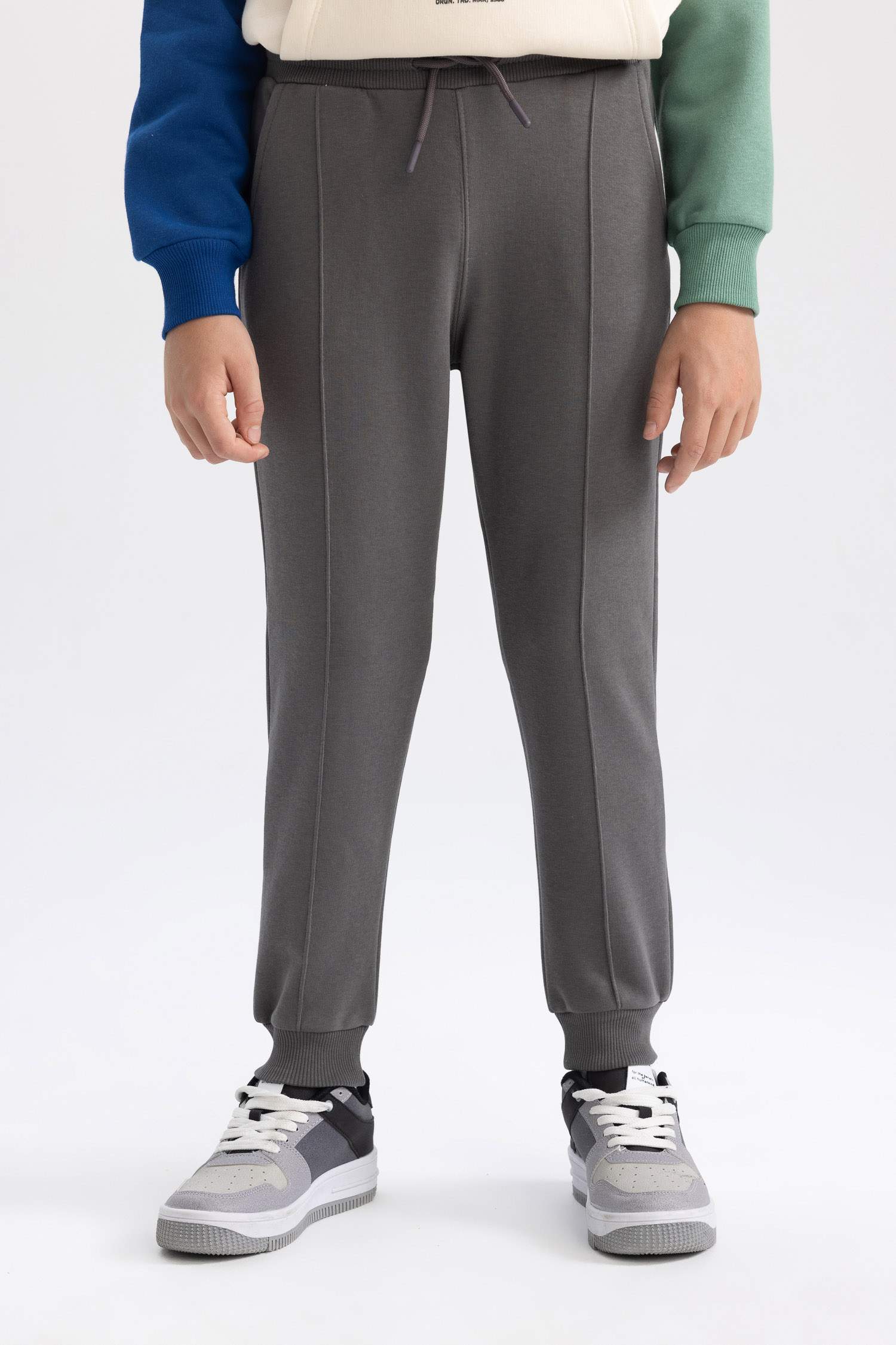 بنطلون بجامة رياضي سادة ولادي قصة عادية